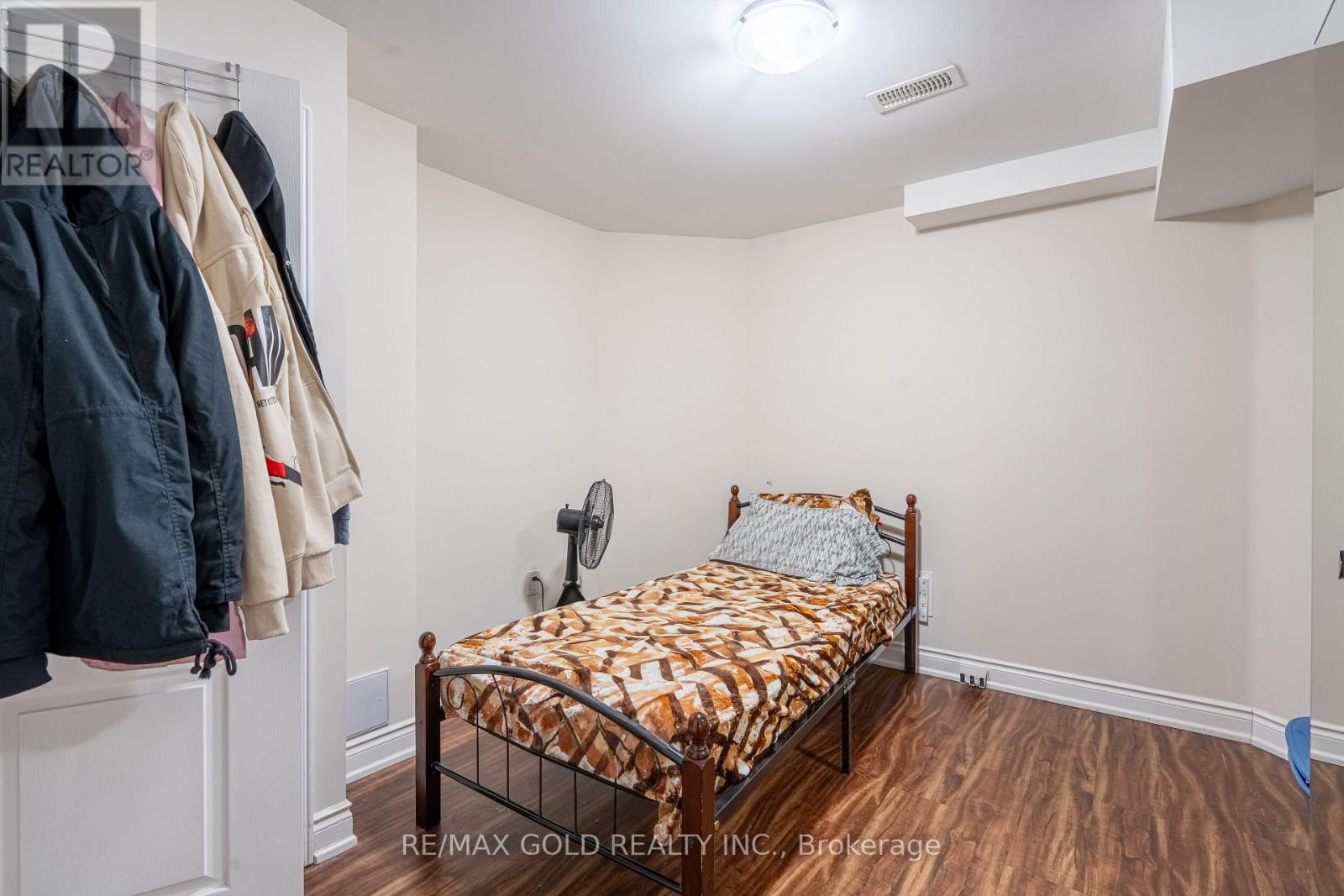 32 Courtsfield Crescent, Brampton, Ontario  L7A 2E2 - Photo 46 - W12761872