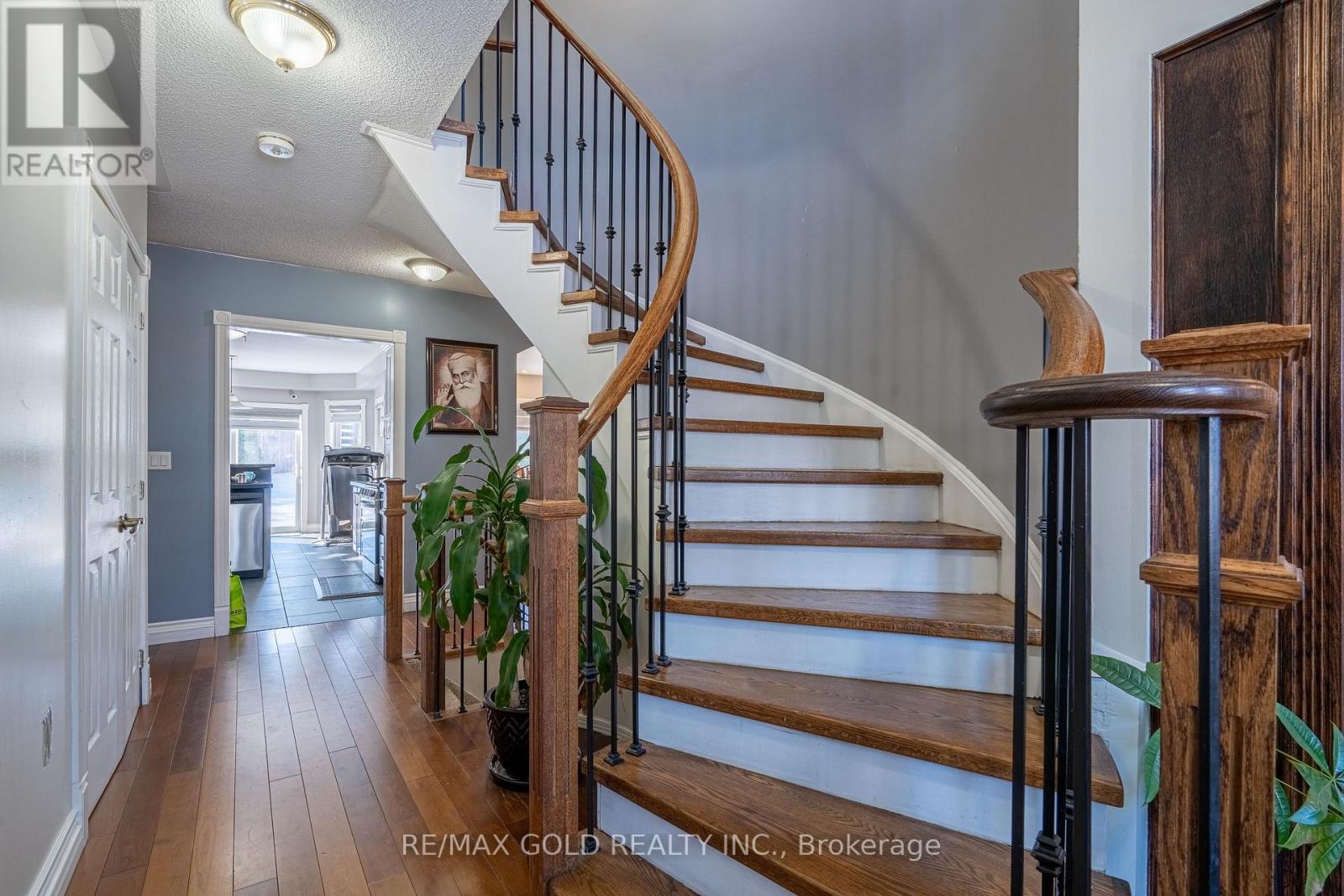 32 Courtsfield Crescent, Brampton, Ontario  L7A 2E2 - Photo 6 - W12761872