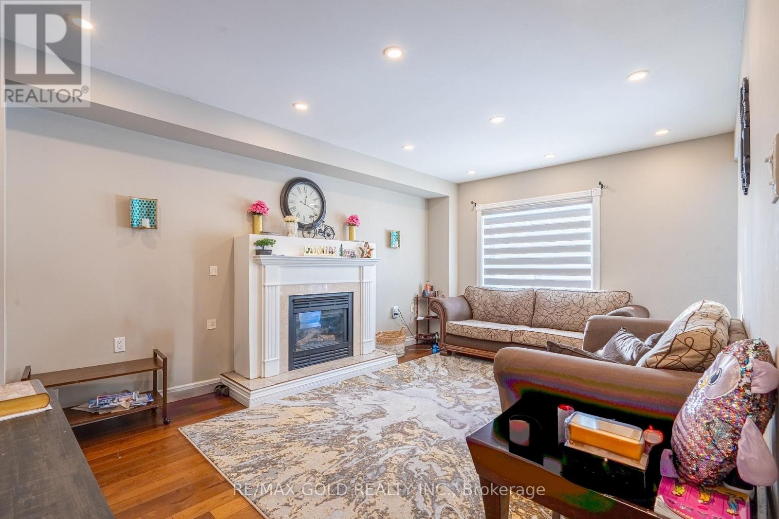 32 Courtsfield Crescent, Brampton, Ontario  L7A 2E2 - Photo 8 - W12761872