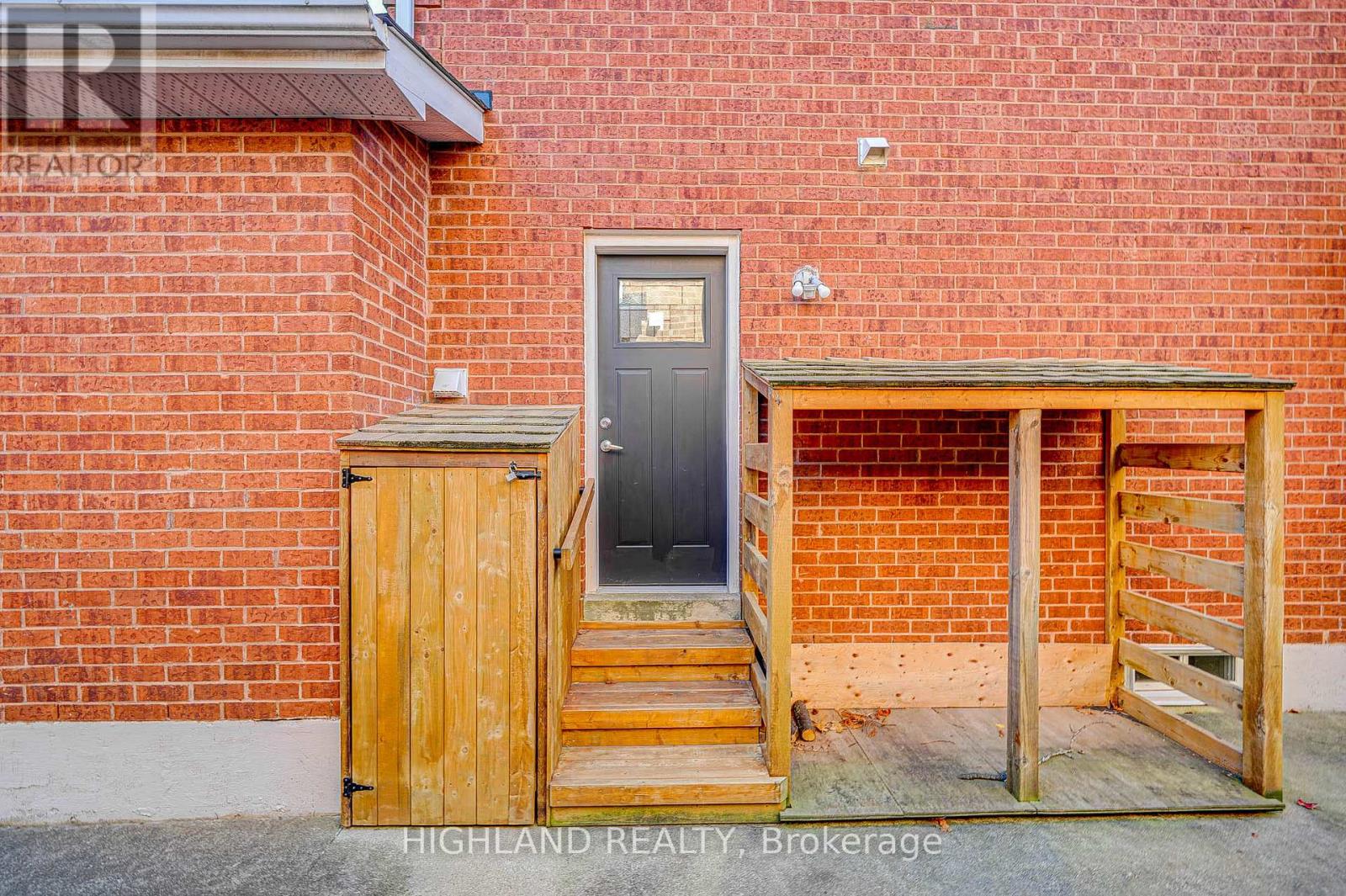 2070 Castlefield Crescent, Oakville, Ontario  L6H 5B3 - Photo 22 - W12792658