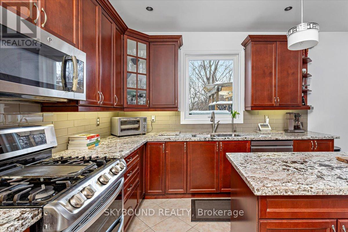 33 Lightheart Drive, Caledon, Ontario  L7C 1E3 - Photo 7 - W12740354