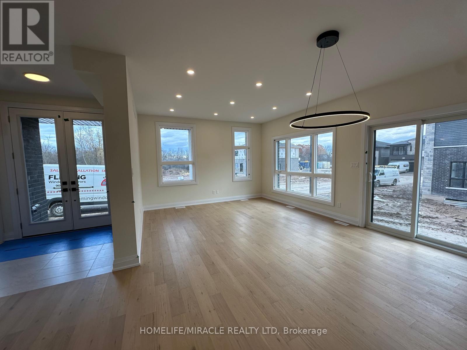 6316 Jewel Common, Niagara Falls, Ontario  L2G 0E4 - Photo 2 - X12804532