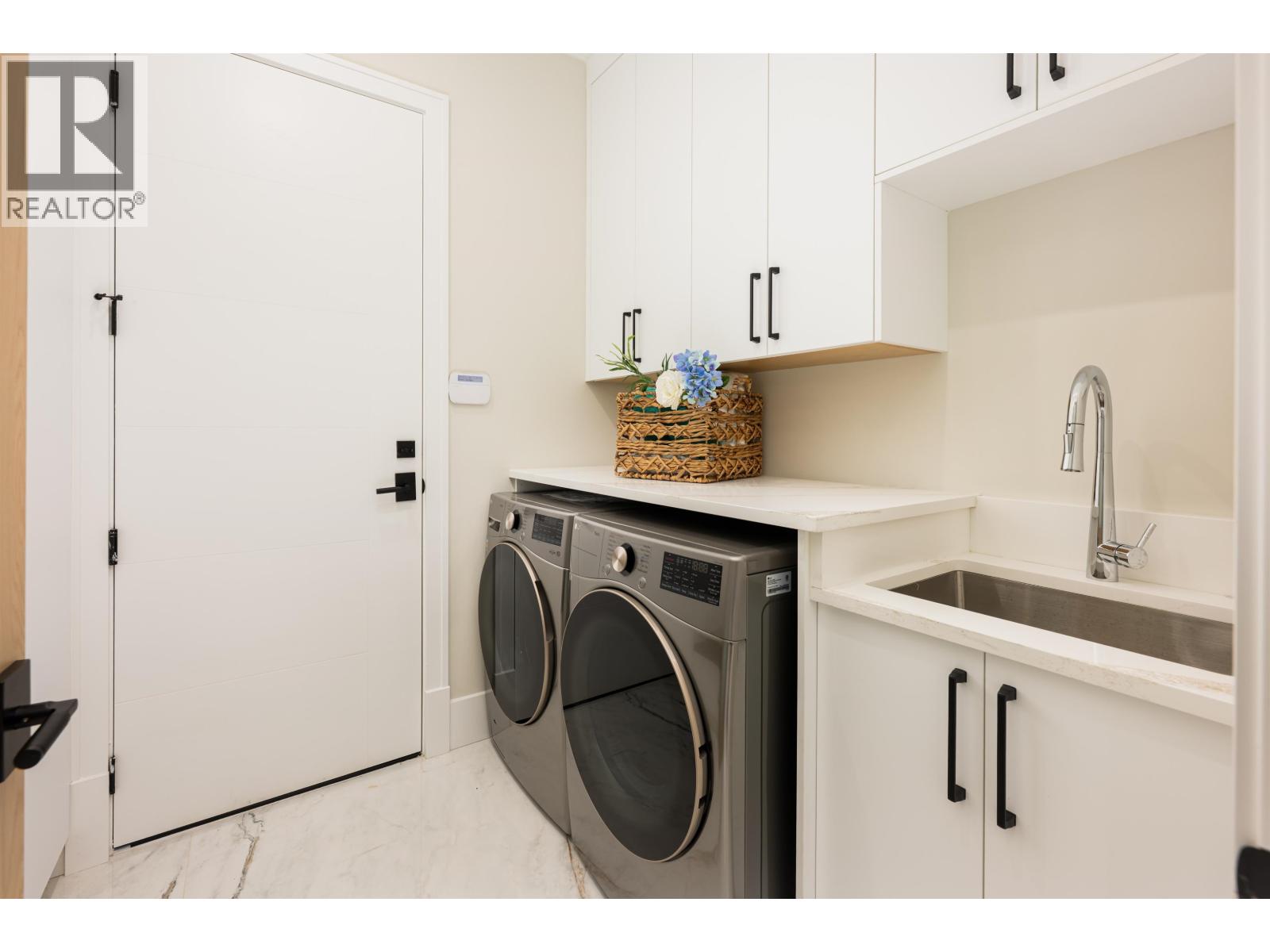 Listing Picture 37 of 40 : 9531 KIRKMOND CRESCENT, Richmond / 烈治文 - 魯藝地產 Yvonne Lu Group - MLS Medallion Club Member