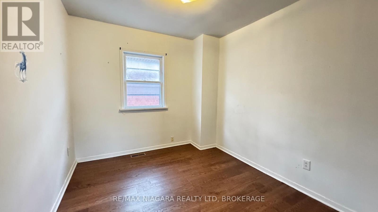 Upper - 256 East Main Street, Welland, Ontario  L3B 3W9 - Photo 8 - X12790188