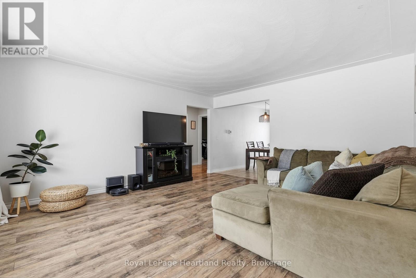 3106 Patrick Street, Howick, Ontario  N0G 1V0 - Photo 4 - X12804580