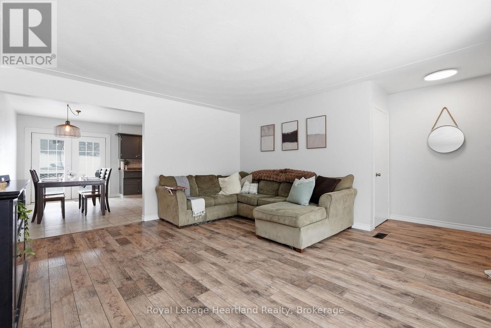 3106 Patrick Street, Howick, Ontario  N0G 1V0 - Photo 5 - X12804580