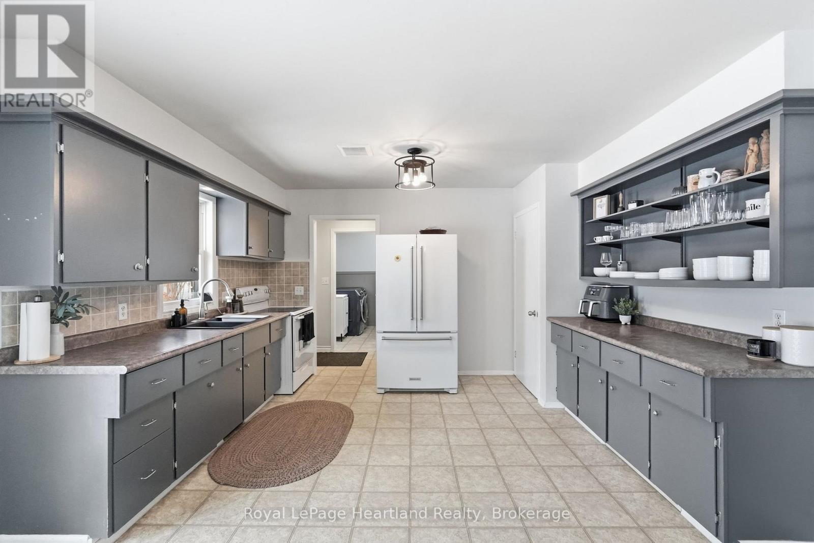 3106 Patrick Street, Howick, Ontario  N0G 1V0 - Photo 7 - X12804580