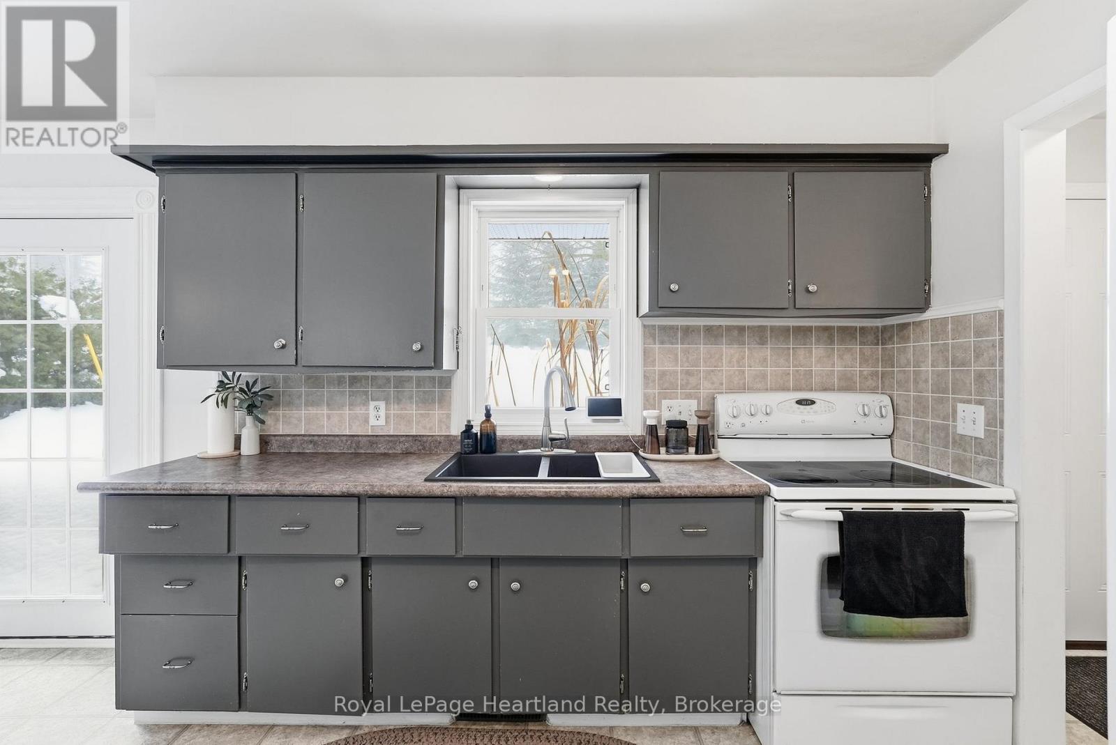 3106 Patrick Street, Howick, Ontario  N0G 1V0 - Photo 9 - X12804580