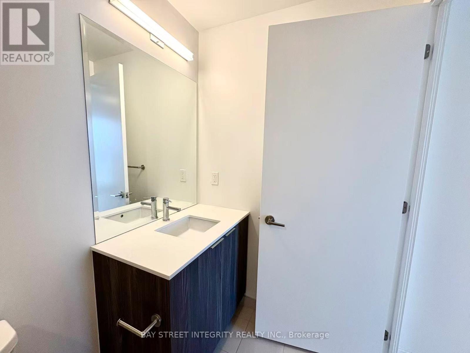 2508 - 15 Queens Quay E, Toronto, Ontario  M5E 0A5 - Photo 12 - C12804572
