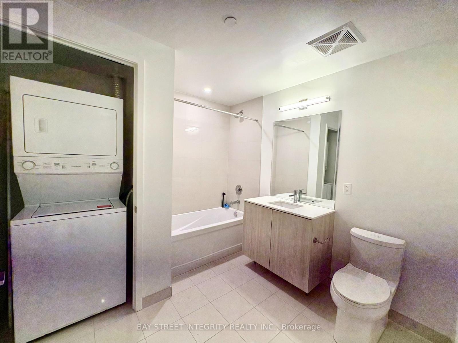 2508 - 15 Queens Quay E, Toronto, Ontario  M5E 0A5 - Photo 14 - C12804572