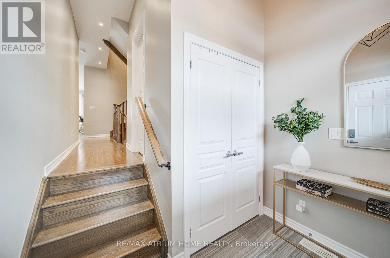 122 Chessington Avenue, East Gwillimbury, Ontario  L9N 0R6 - Photo 3 - N12804562