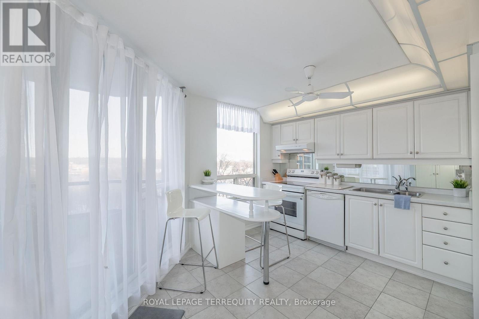 910 - 1 Aberfoyle Crescent, Toronto, Ontario  M8X 2X8 - Photo 14 - W12804554