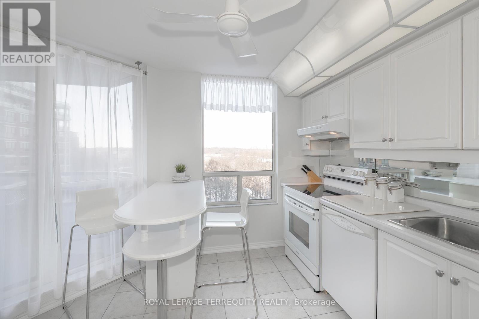 910 - 1 Aberfoyle Crescent, Toronto, Ontario  M8X 2X8 - Photo 15 - W12804554