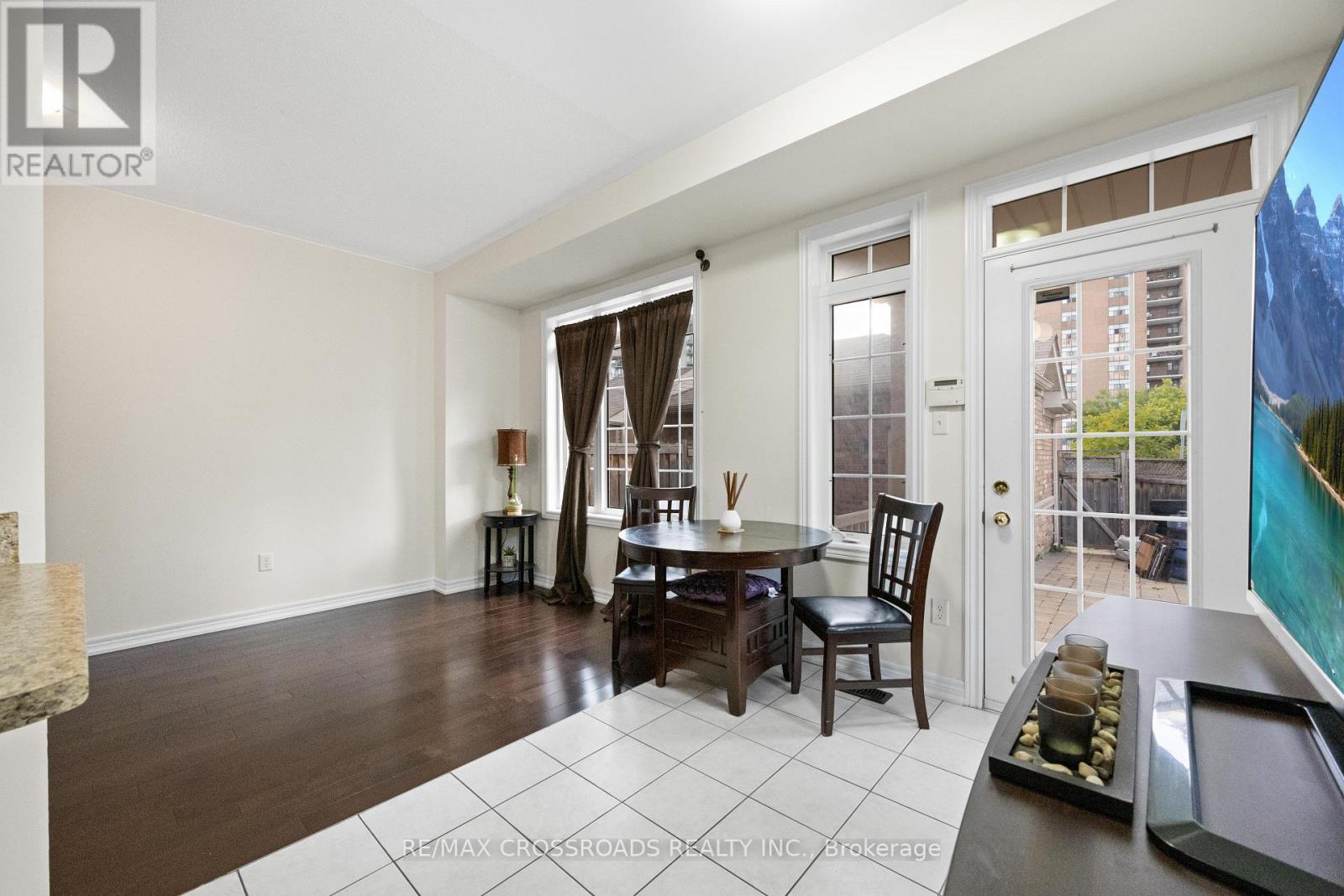 118 Mary Chapman Boulevard, Toronto, Ontario  M9M 0B3 - Photo 12 - W12804558