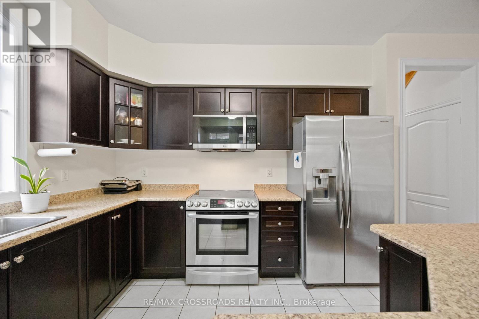 118 Mary Chapman Boulevard, Toronto, Ontario  M9M 0B3 - Photo 13 - W12804558