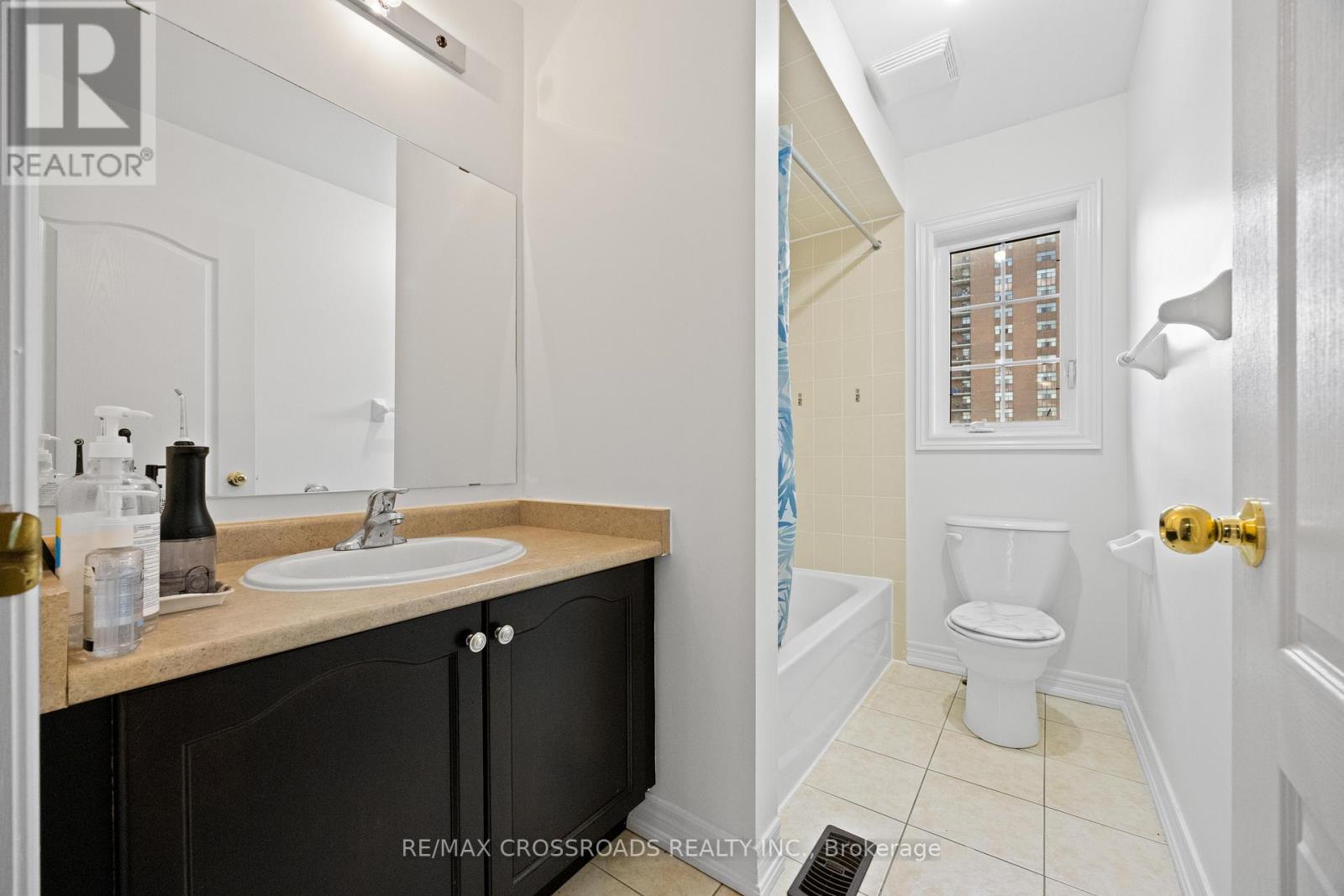 118 Mary Chapman Boulevard, Toronto, Ontario  M9M 0B3 - Photo 16 - W12804558