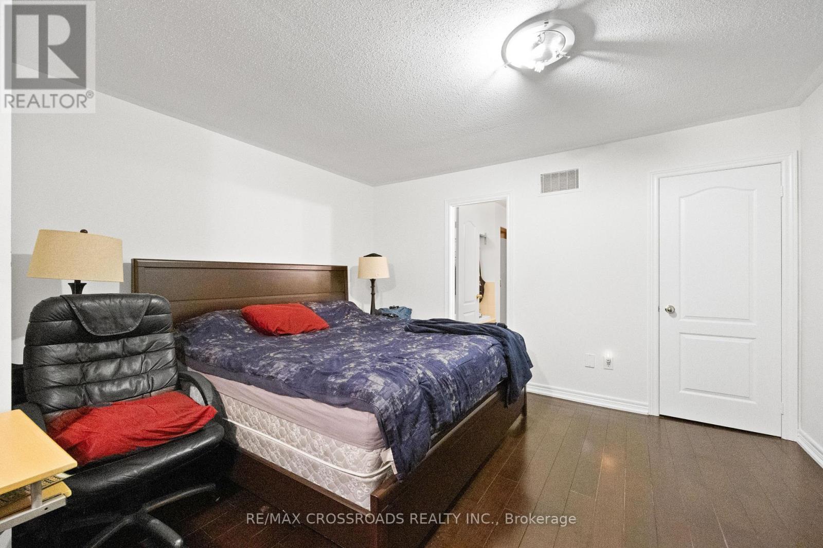 118 Mary Chapman Boulevard, Toronto, Ontario  M9M 0B3 - Photo 24 - W12804558