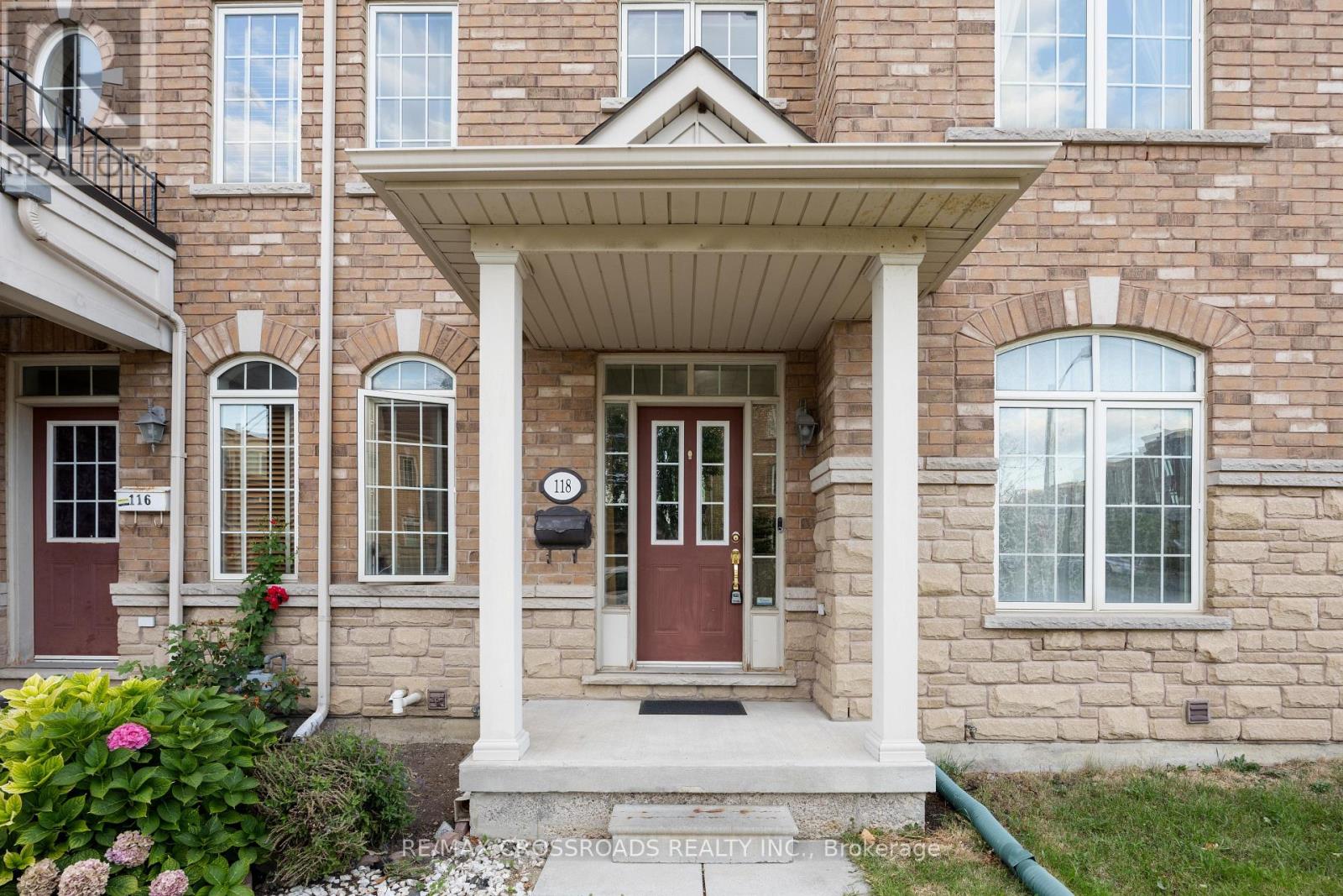 118 Mary Chapman Boulevard, Toronto, Ontario  M9M 0B3 - Photo 3 - W12804558