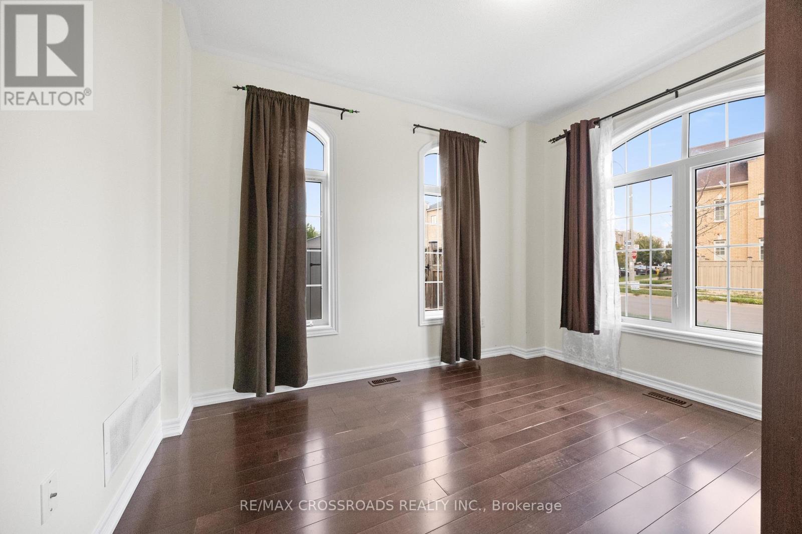 118 Mary Chapman Boulevard, Toronto, Ontario  M9M 0B3 - Photo 6 - W12804558