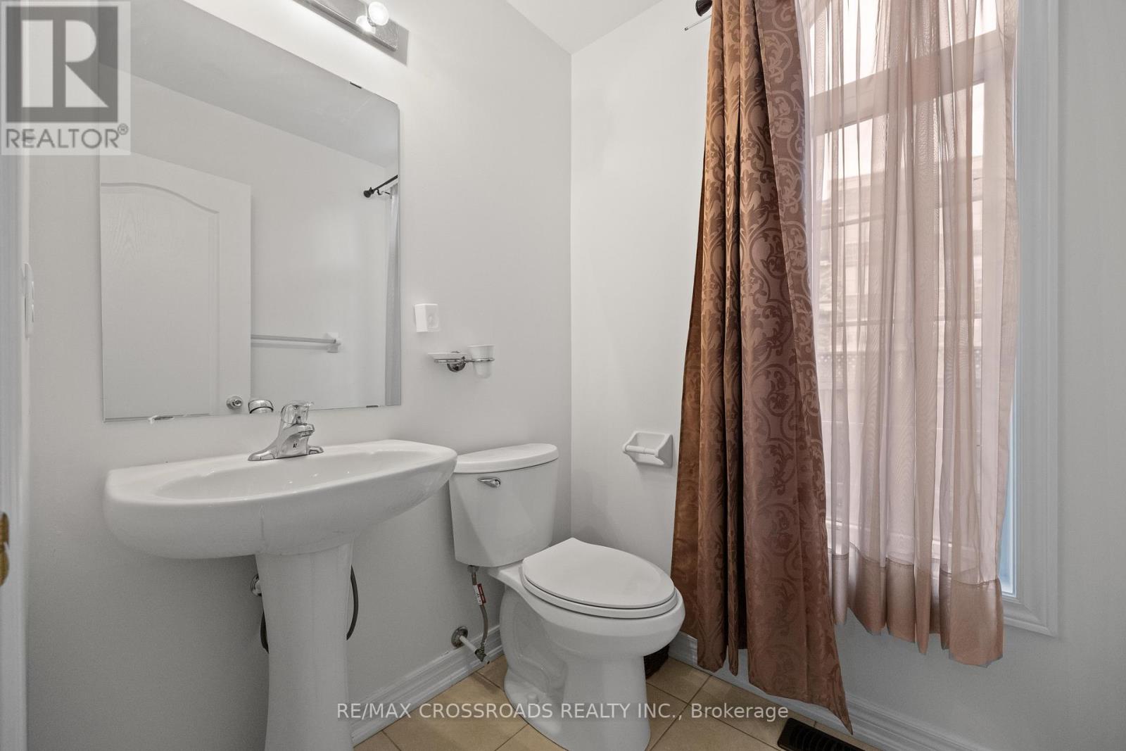 118 Mary Chapman Boulevard, Toronto, Ontario  M9M 0B3 - Photo 8 - W12804558