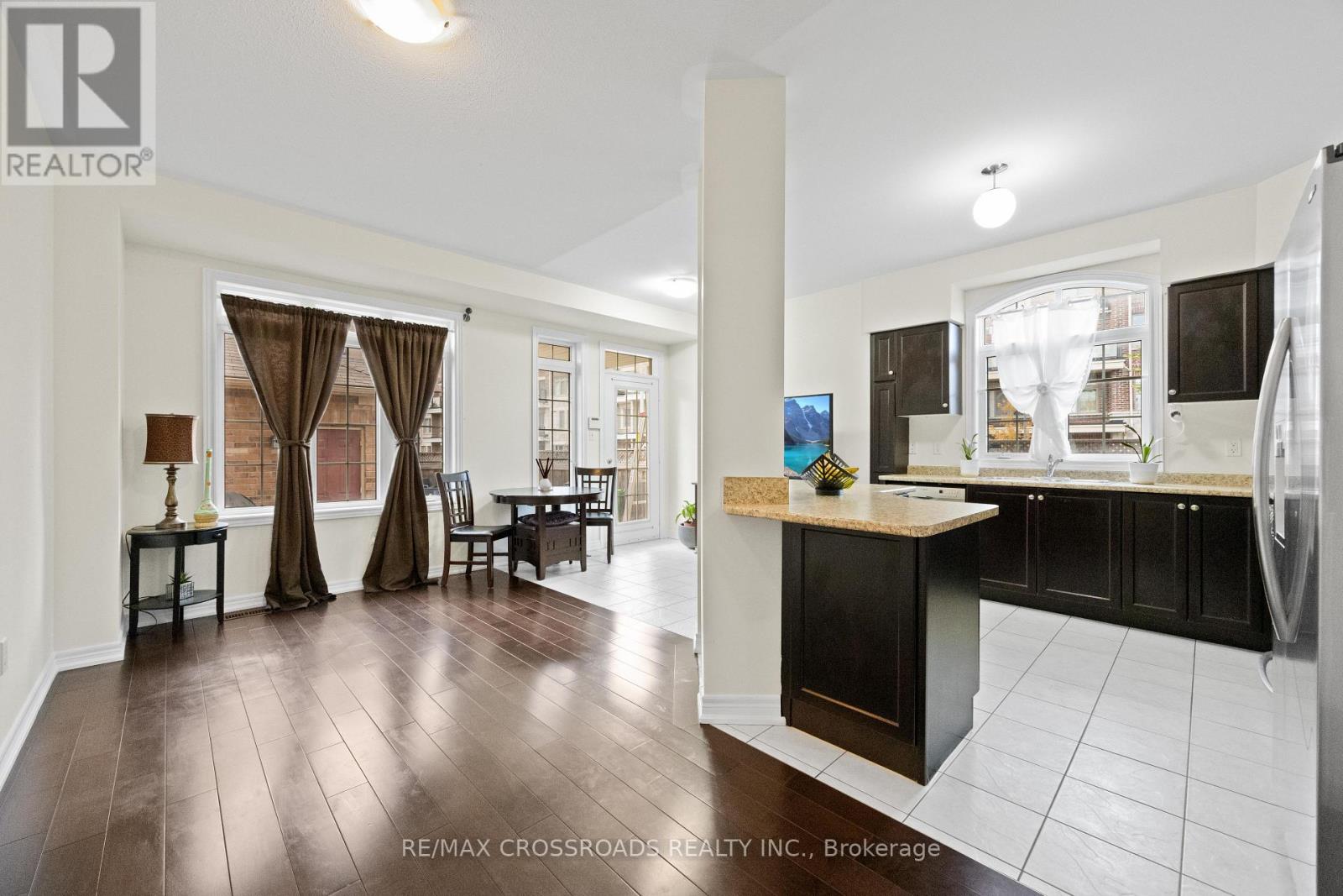 118 Mary Chapman Boulevard, Toronto, Ontario  M9M 0B3 - Photo 9 - W12804558