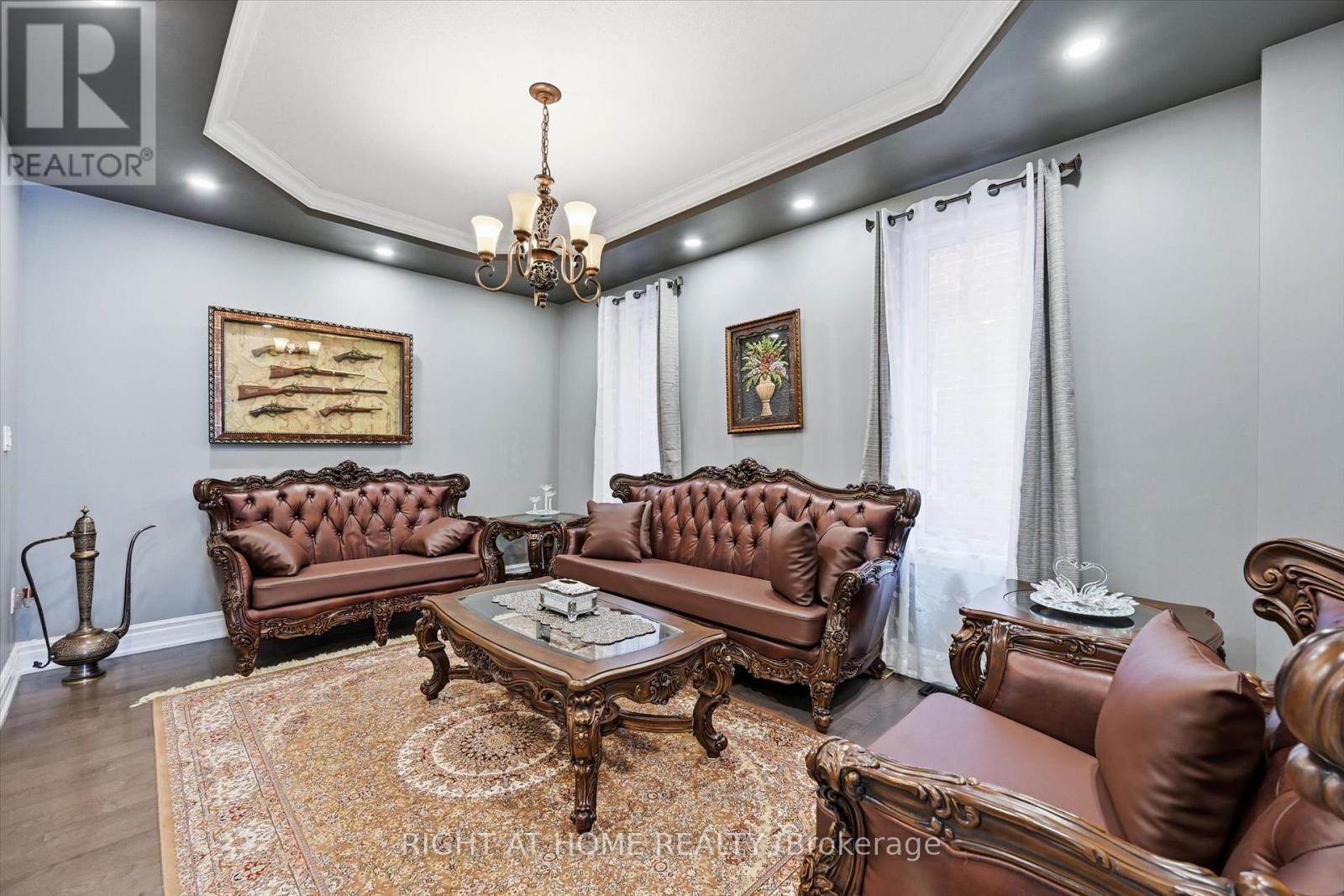 456 Valridge Drive, Hamilton, Ontario  L9G 0B2 - Photo 4 - X12804556