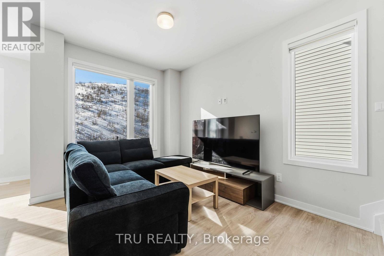 706 Expansion Road, Ottawa, Ontario  K2J 7G4 - Photo 7 - X12804602