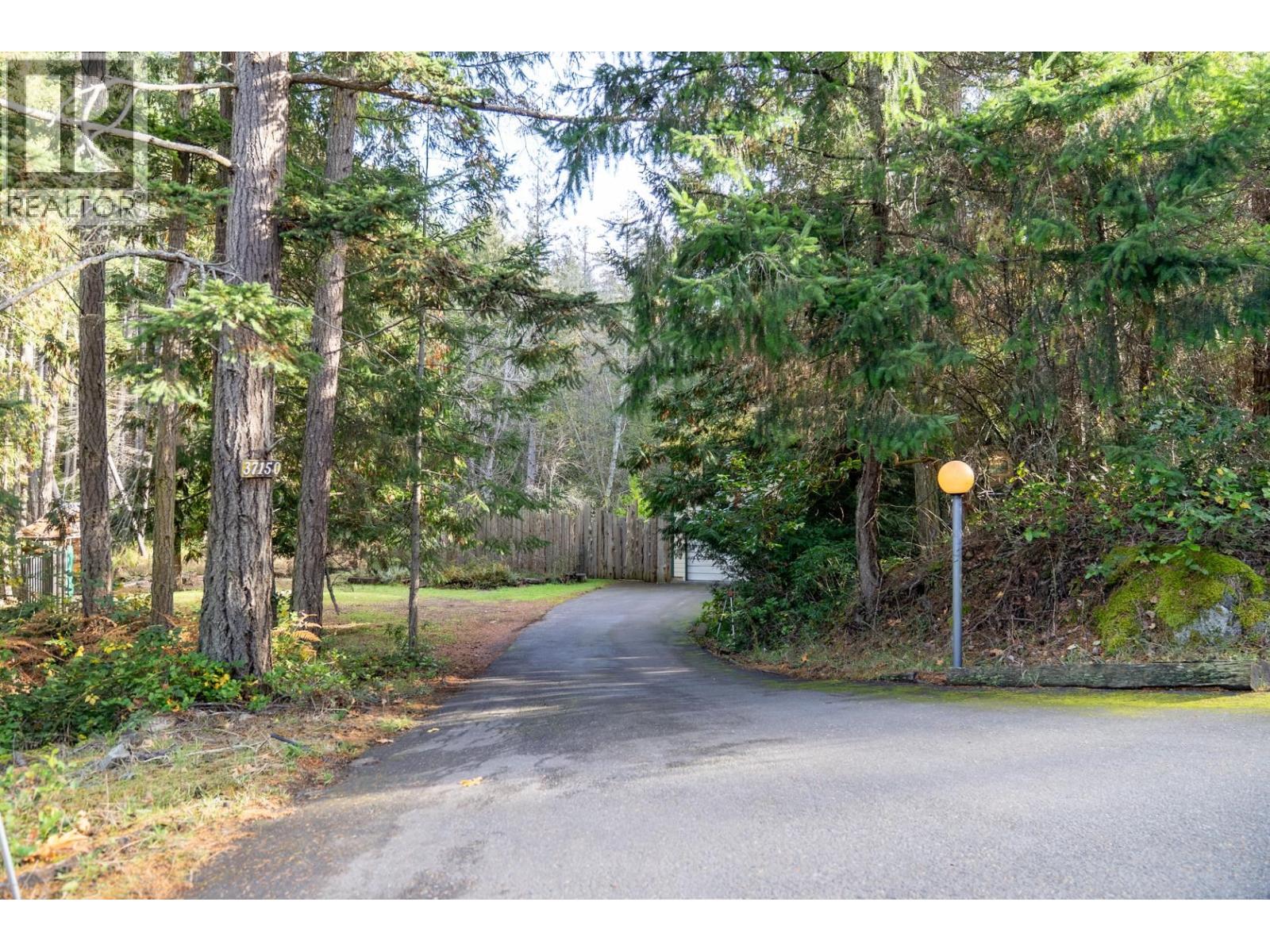 37150 Schooner Way, Pender Island, British Columbia  V0N 2M2 - Photo 35 - R3068457