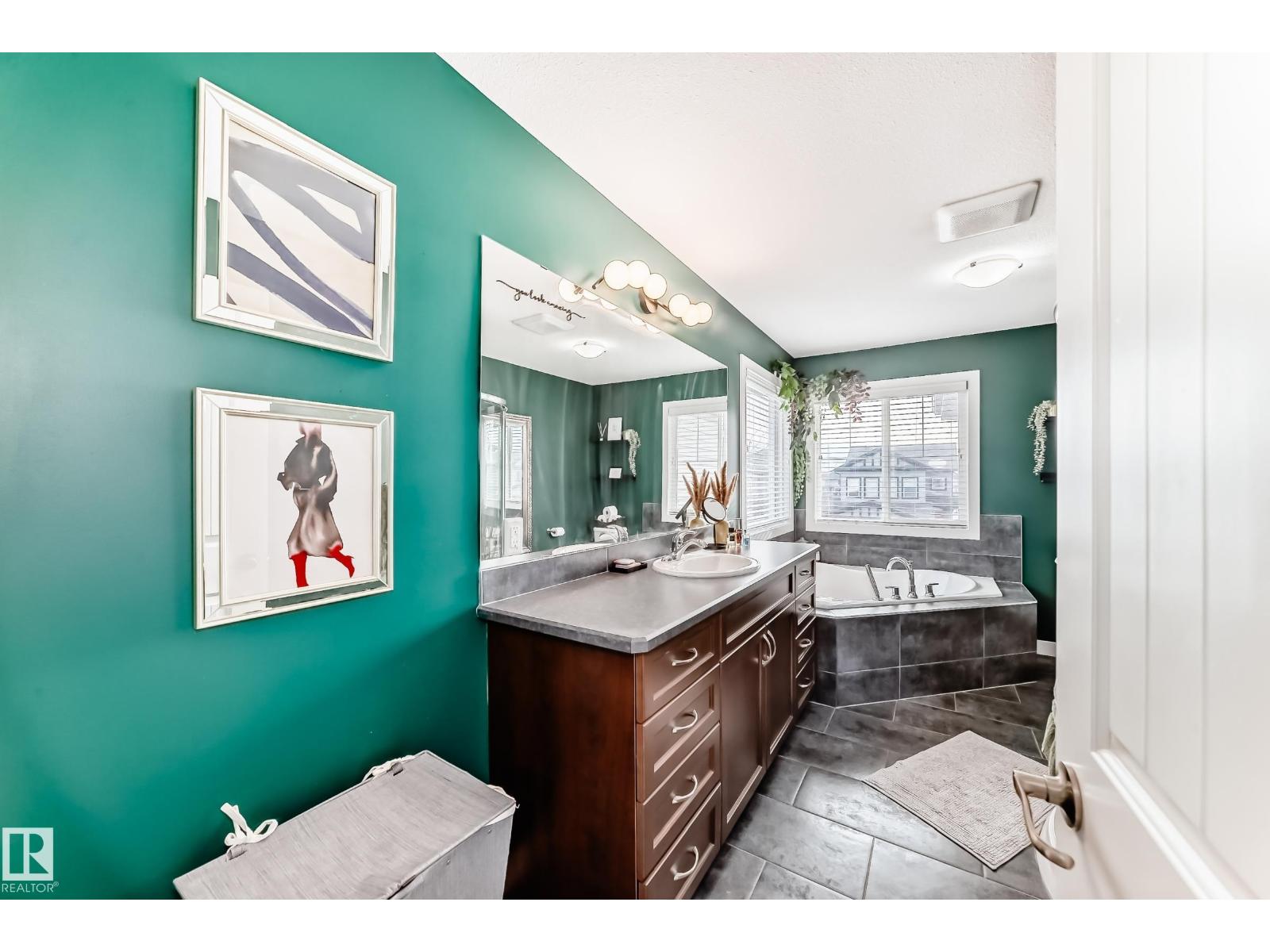 1170 Hays Dr Nw, Edmonton, Alberta  T6M 0M2 - Photo 29 - E4474251