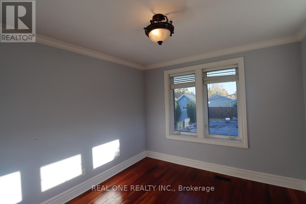 130 Mayfield Drive, Oakville, Ontario  L6H 1K7 - Photo 11 - W12804608