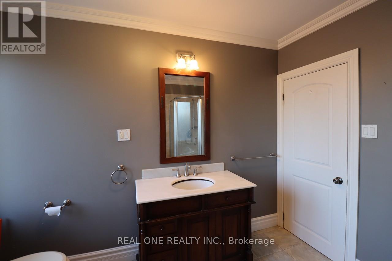 130 Mayfield Drive, Oakville, Ontario  L6H 1K7 - Photo 17 - W12804608