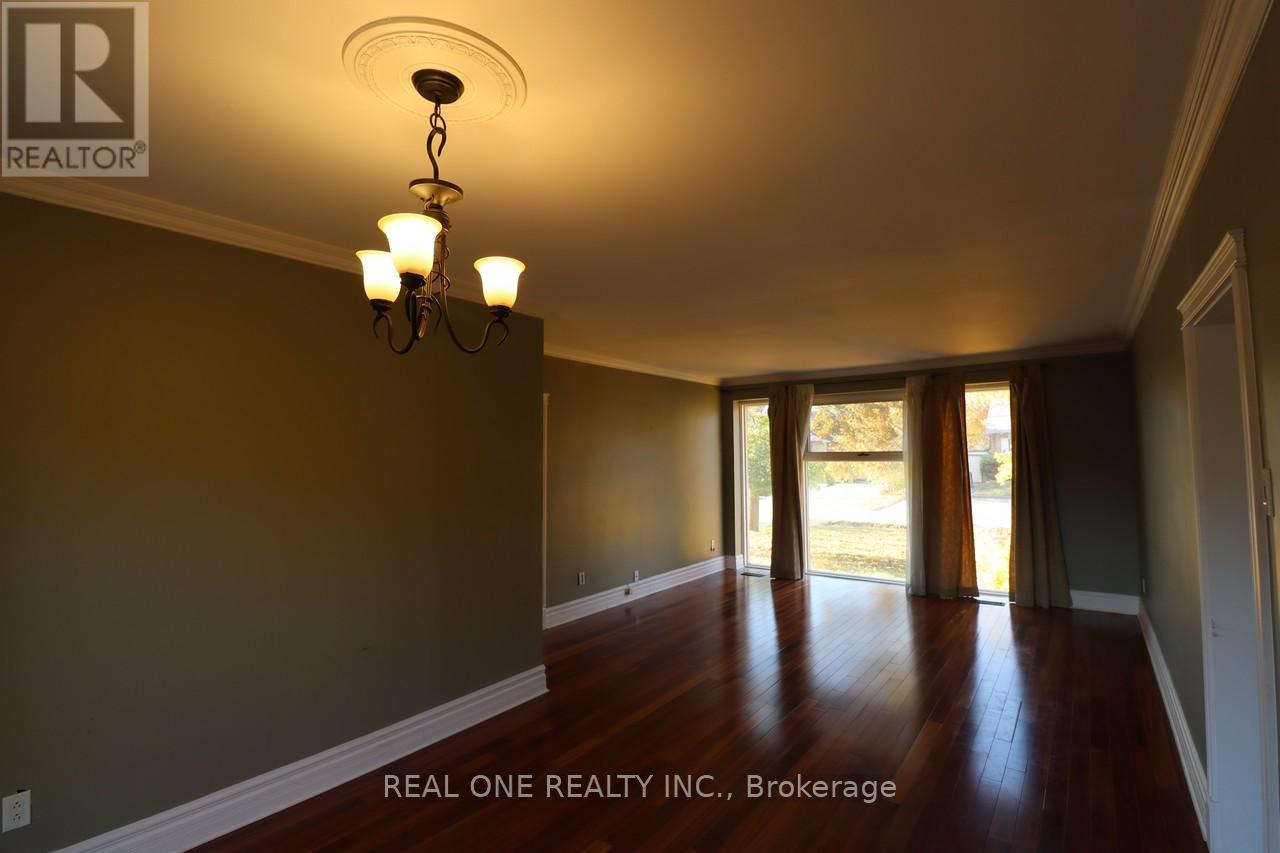 130 Mayfield Drive, Oakville, Ontario  L6H 1K7 - Photo 6 - W12804608