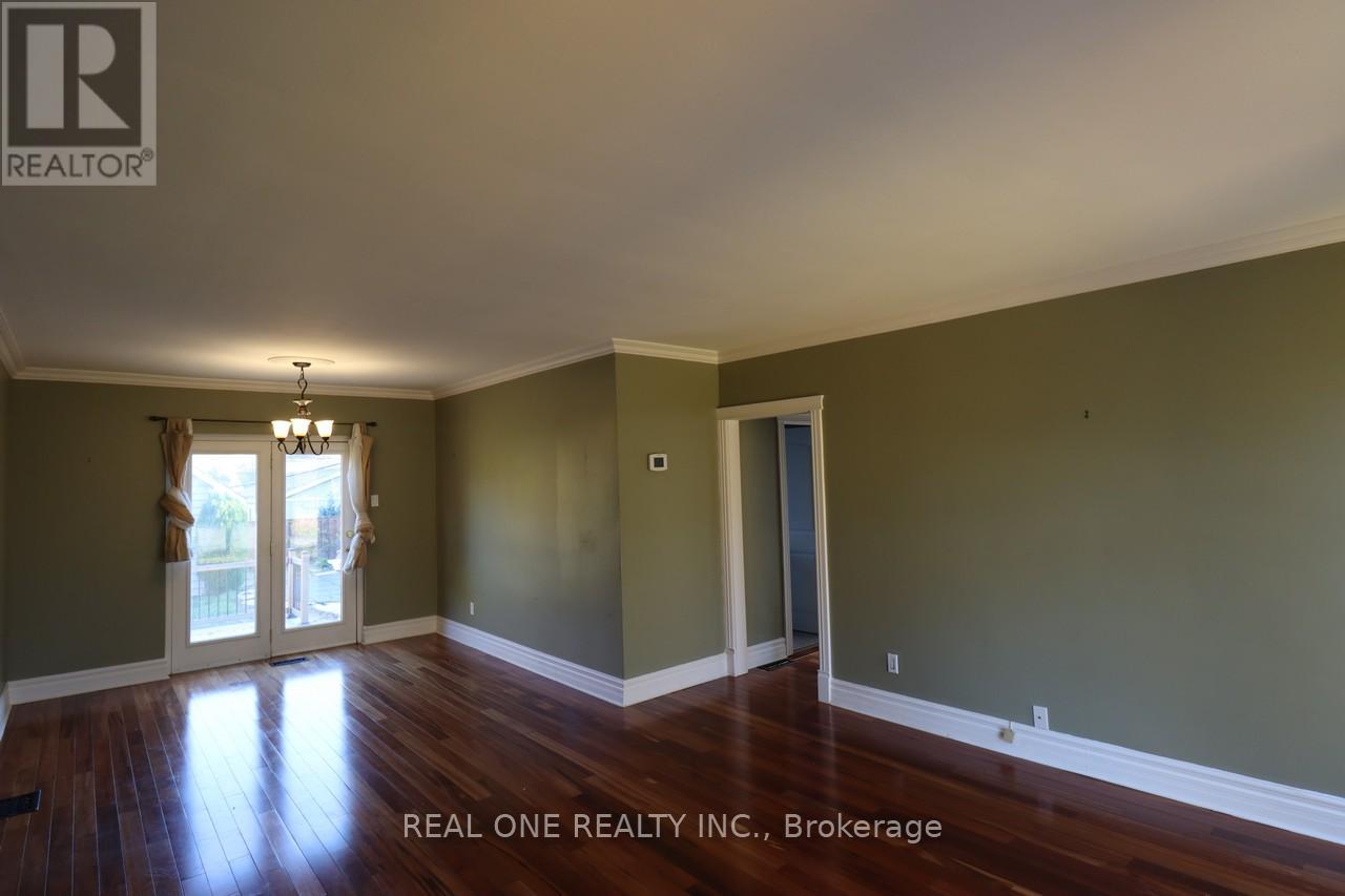 130 Mayfield Drive, Oakville, Ontario  L6H 1K7 - Photo 8 - W12804608