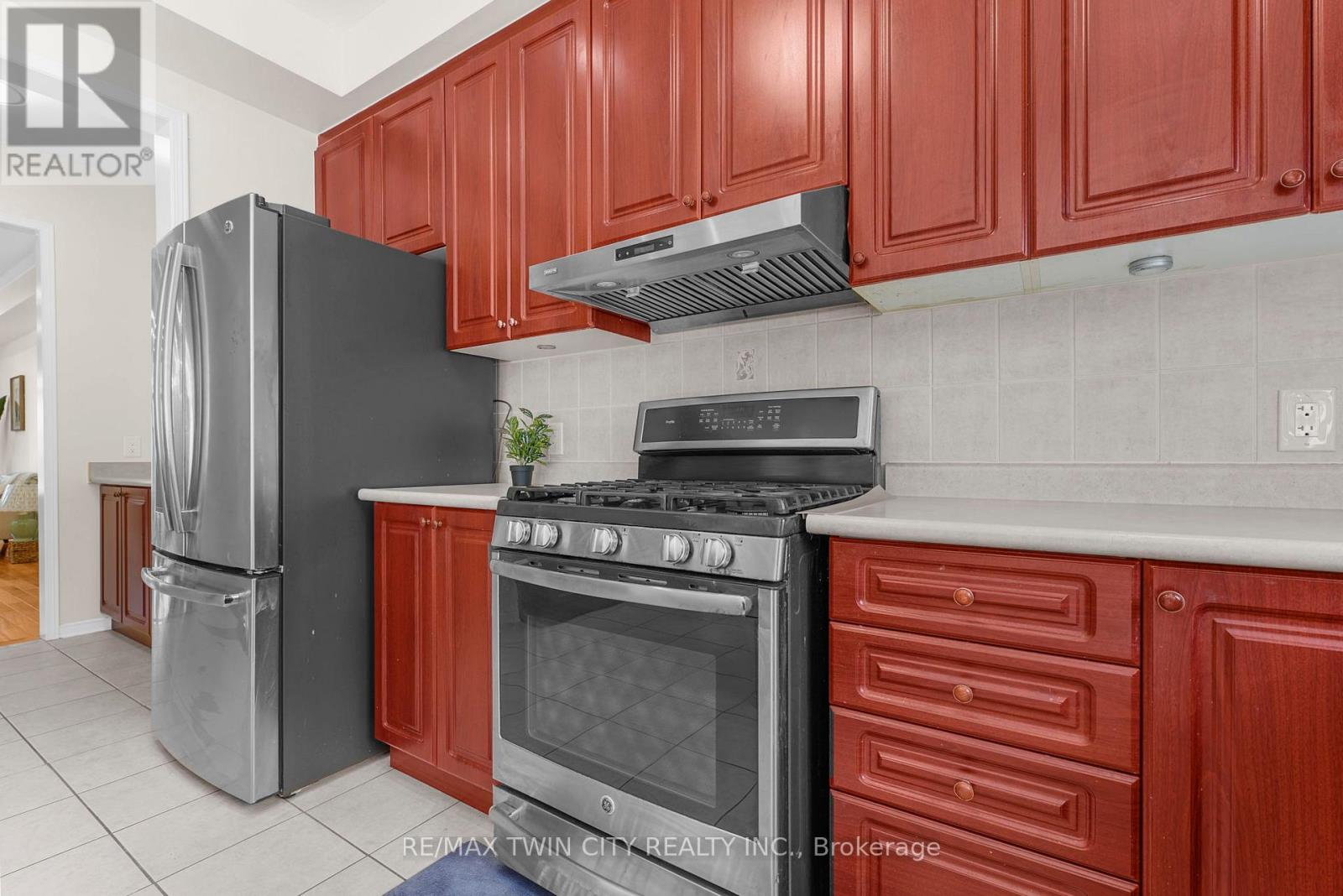 6 Canarygrass Drive, Brampton, Ontario  L6R 3C4 - Photo 13 - W12804614