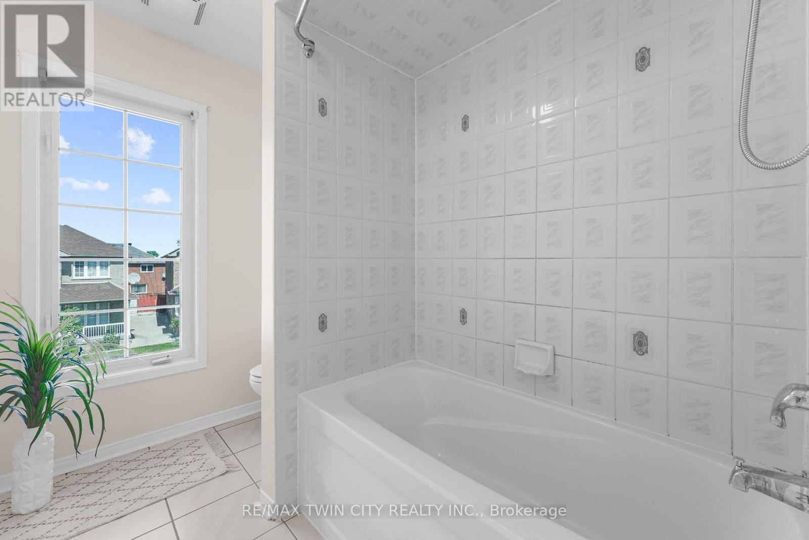 6 Canarygrass Drive, Brampton, Ontario  L6R 3C4 - Photo 19 - W12804614