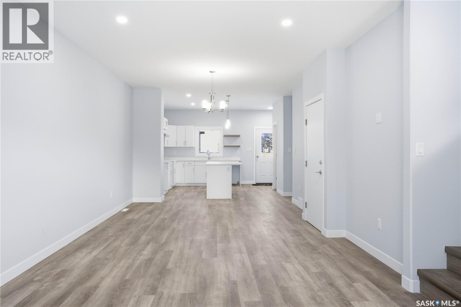 857 Elliott Street, Regina, Saskatchewan  S4N 3E3 - Photo 4 - SK028877