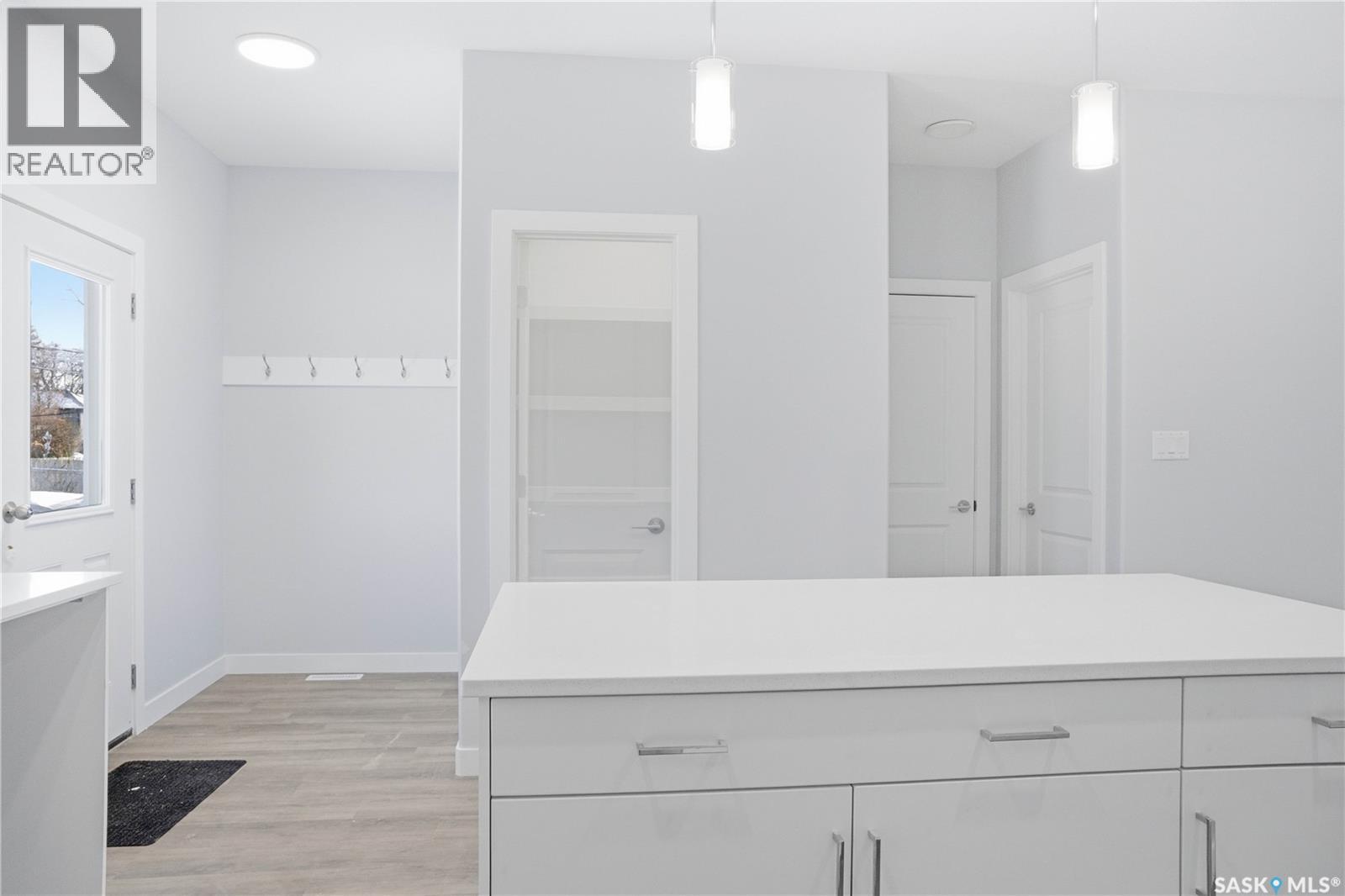 857 Elliott Street, Regina, Saskatchewan  S4N 3E3 - Photo 9 - SK028877