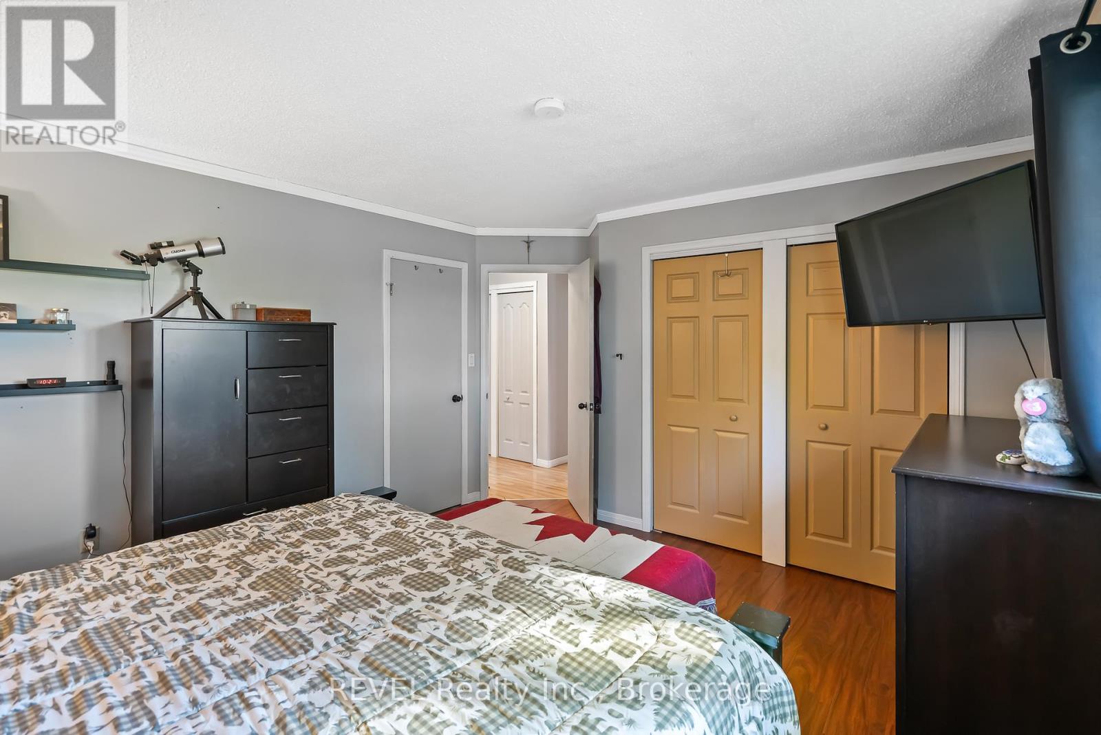 12 Silverdale Drive, St. Catharines, Ontario  L2M 3N1 - Photo 12 - X12439514