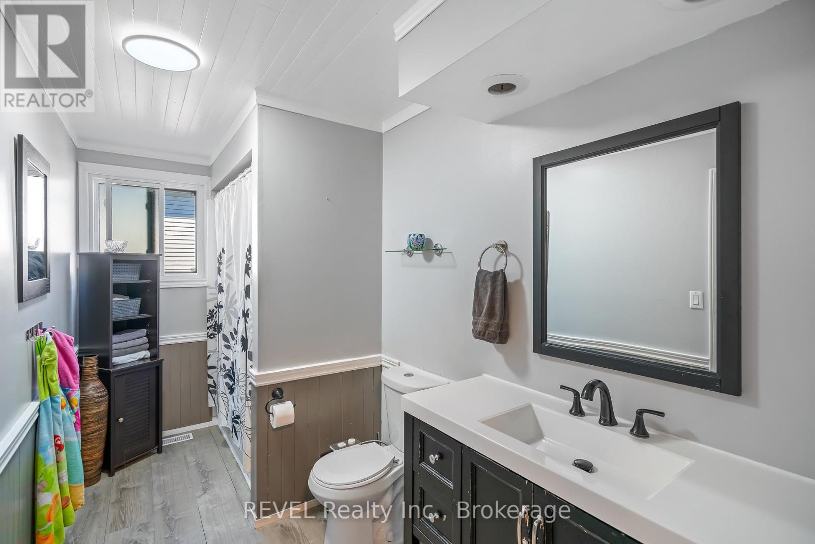 12 Silverdale Drive, St. Catharines, Ontario  L2M 3N1 - Photo 10 - X12439514