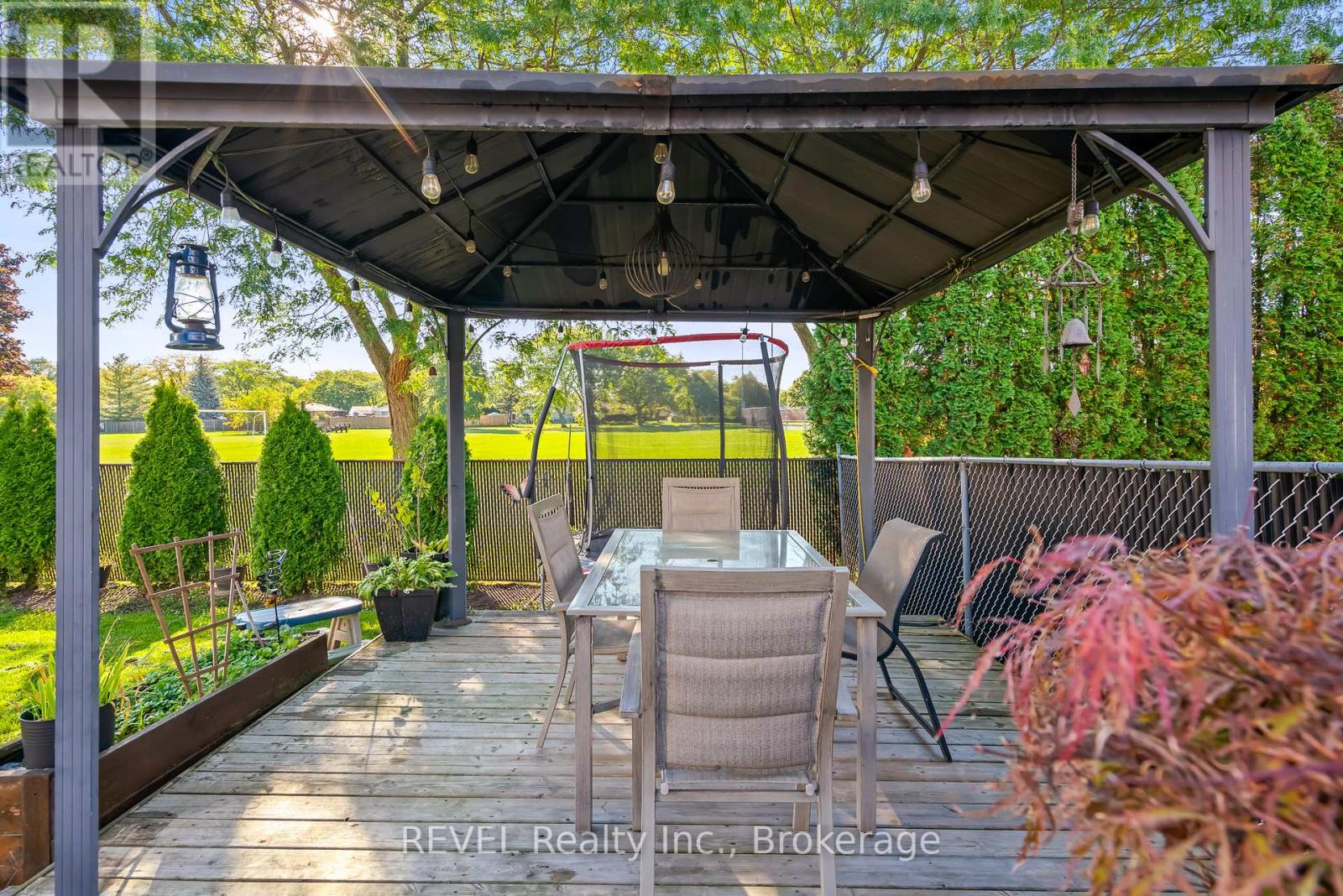 12 Silverdale Drive, St. Catharines, Ontario  L2M 3N1 - Photo 40 - X12439514