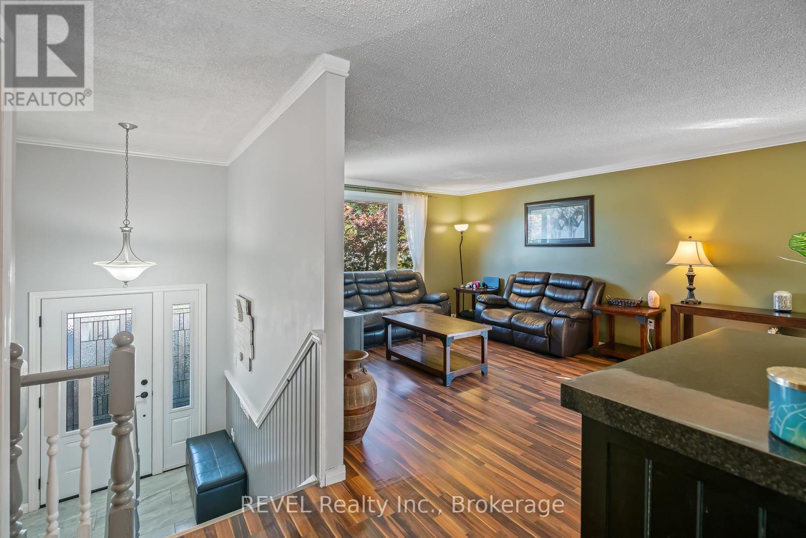 12 Silverdale Drive, St. Catharines, Ontario  L2M 3N1 - Photo 4 - X12439514