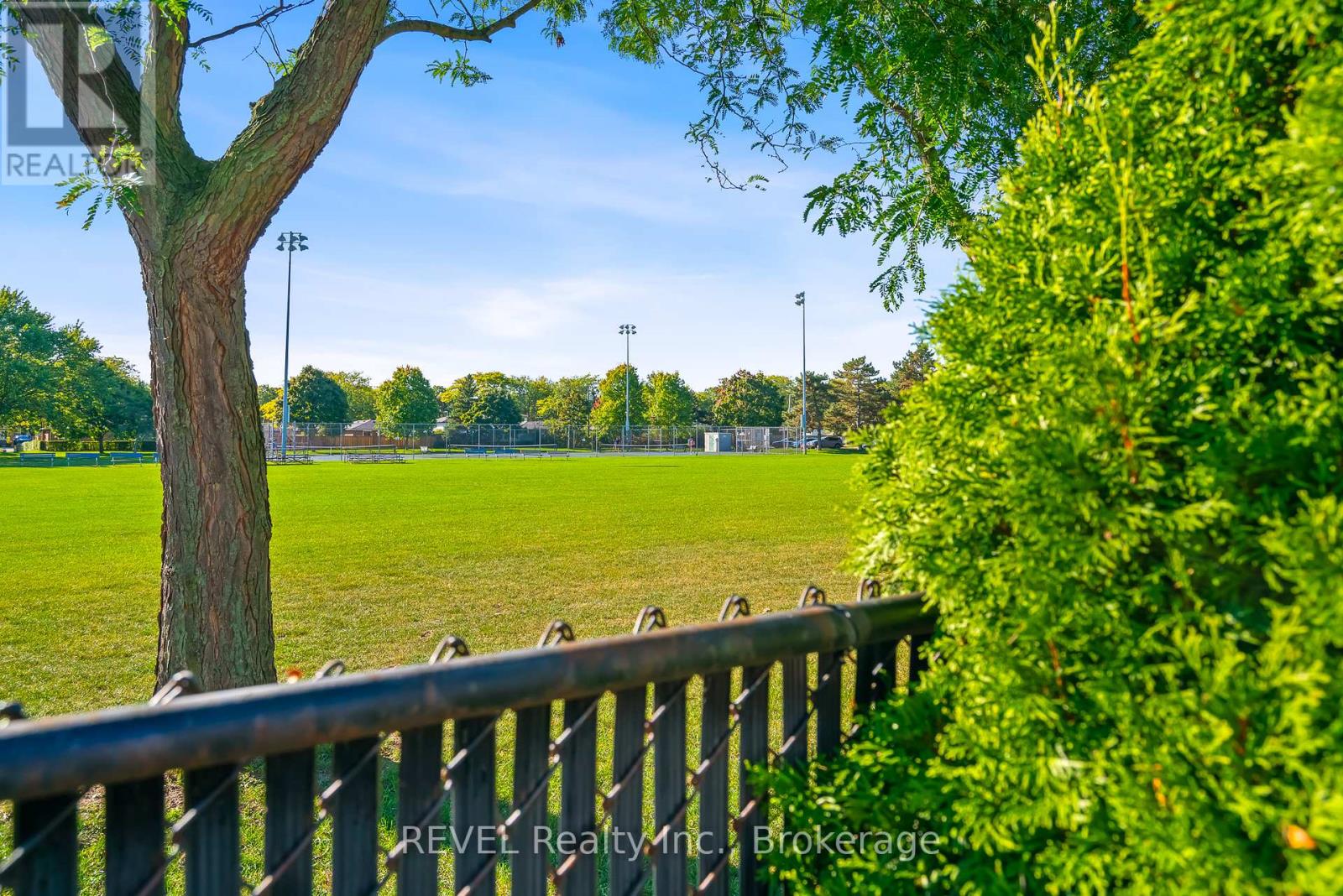 12 Silverdale Drive, St. Catharines, Ontario  L2M 3N1 - Photo 37 - X12439514