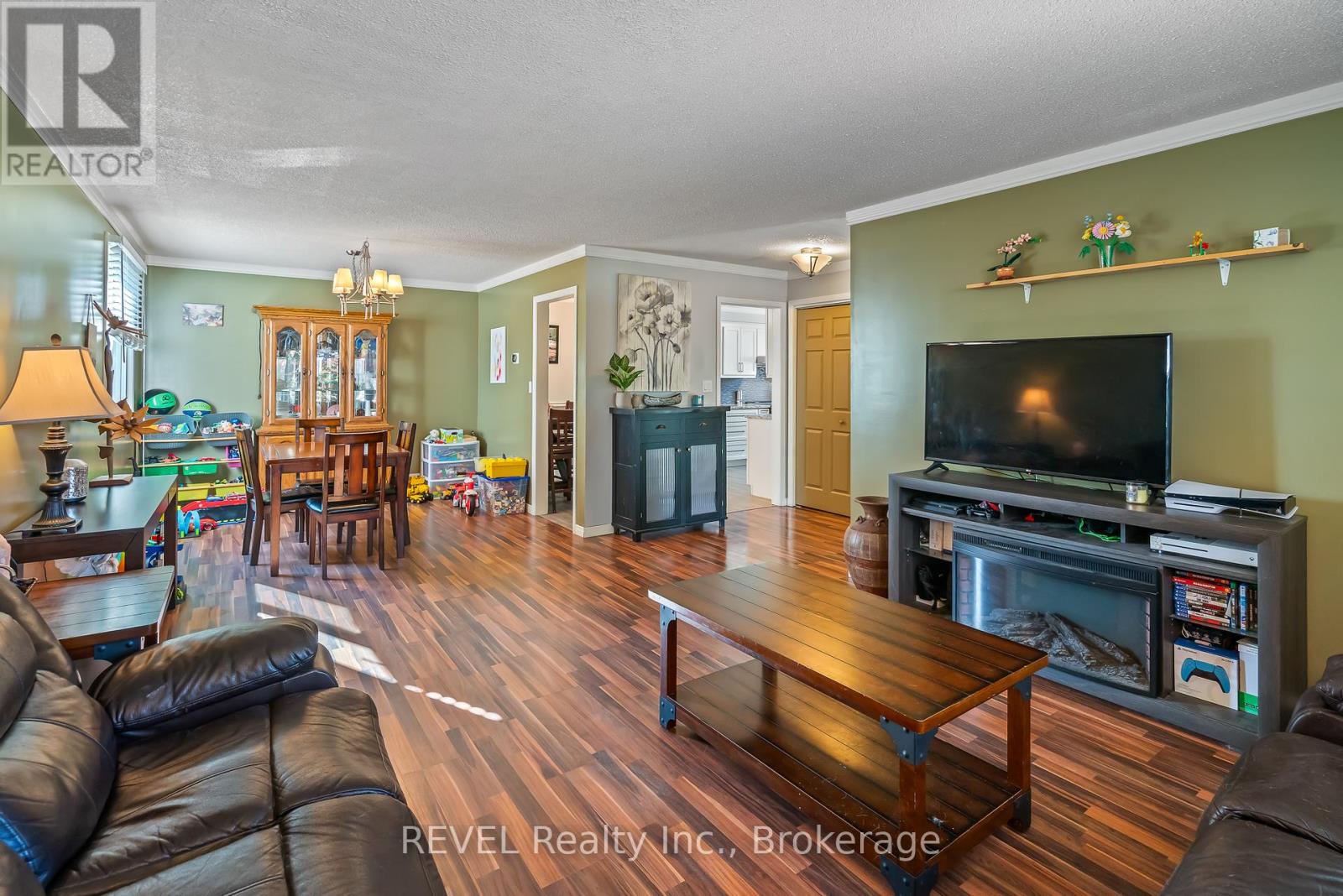 12 Silverdale Drive, St. Catharines, Ontario  L2M 3N1 - Photo 8 - X12439514