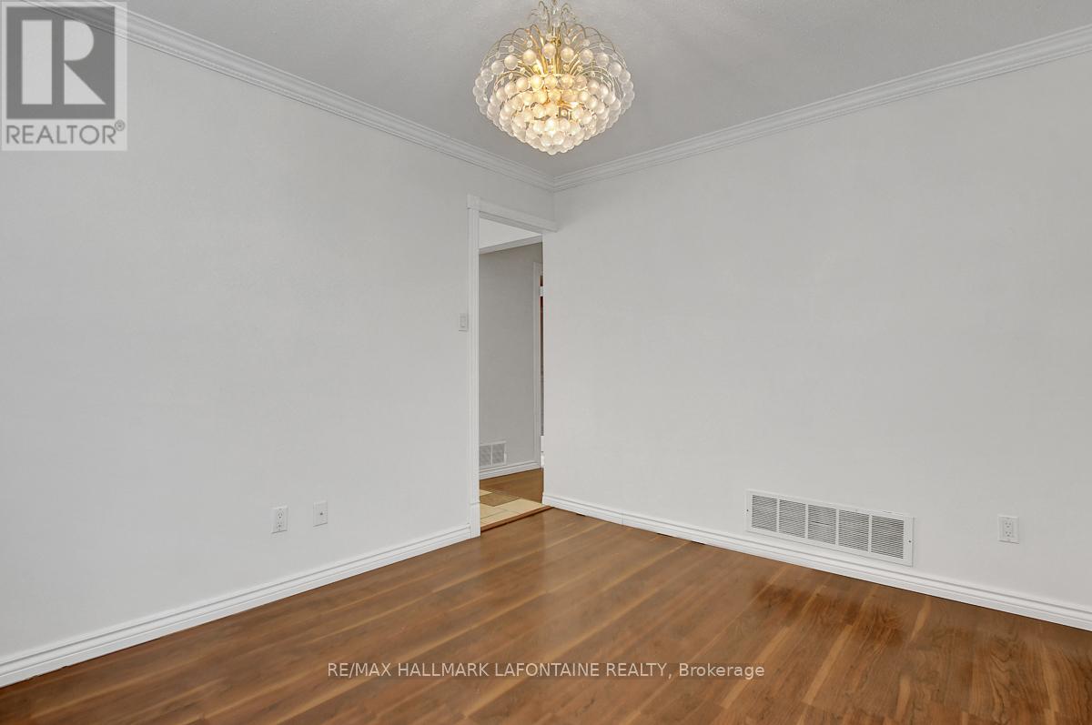 6128 Vineyard Drive, Ottawa, Ontario  K1C 2N6 - Photo 11 - X12804626