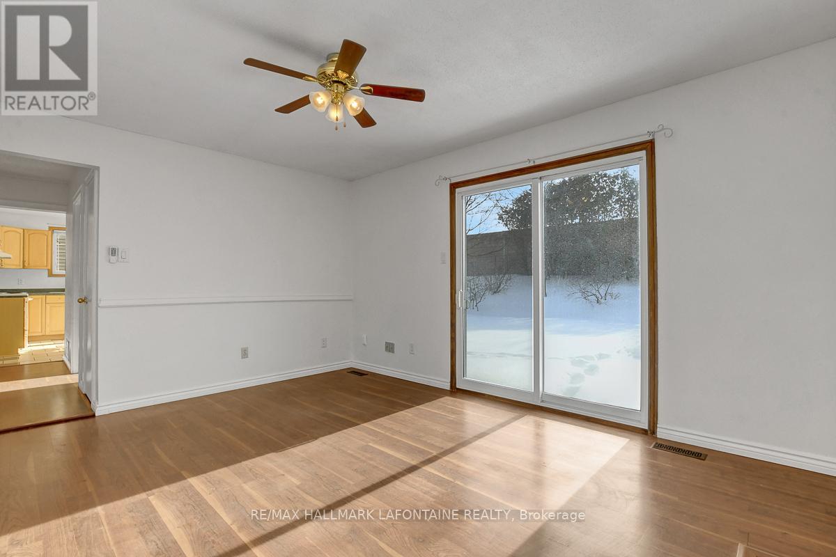 6128 Vineyard Drive, Ottawa, Ontario  K1C 2N6 - Photo 14 - X12804626