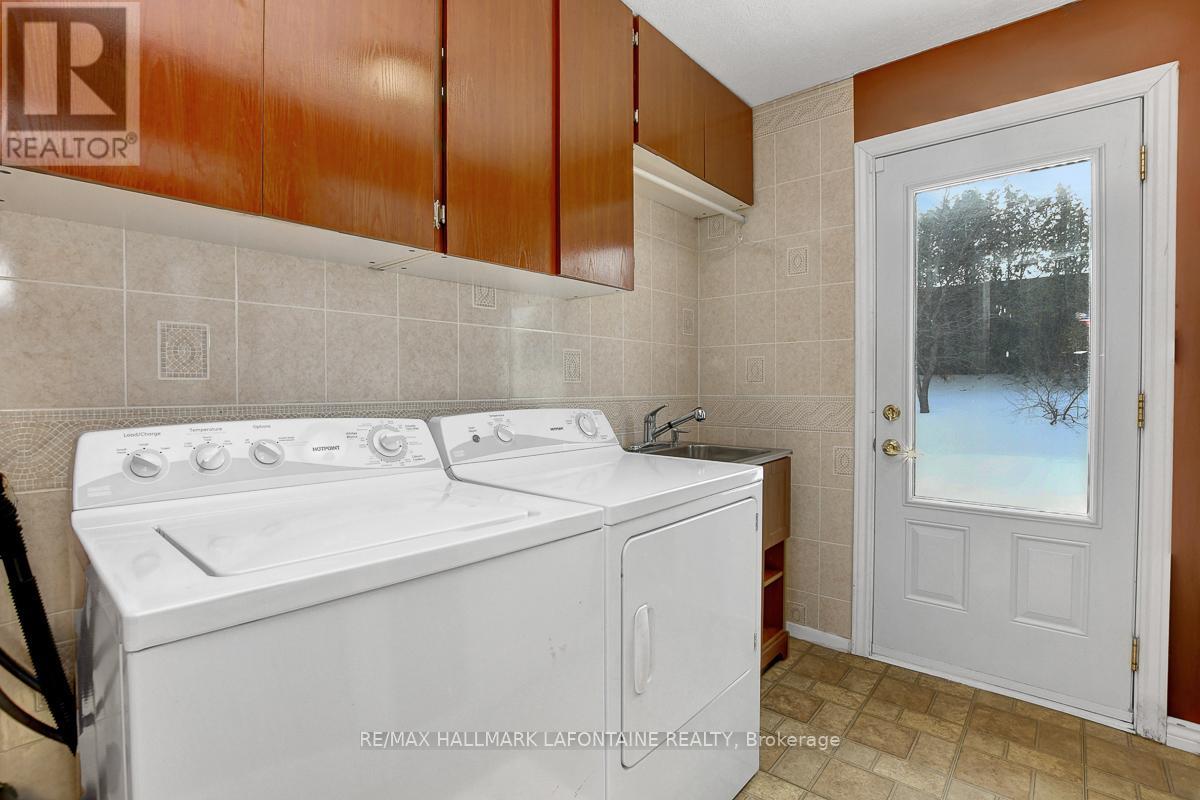 6128 Vineyard Drive, Ottawa, Ontario  K1C 2N6 - Photo 16 - X12804626