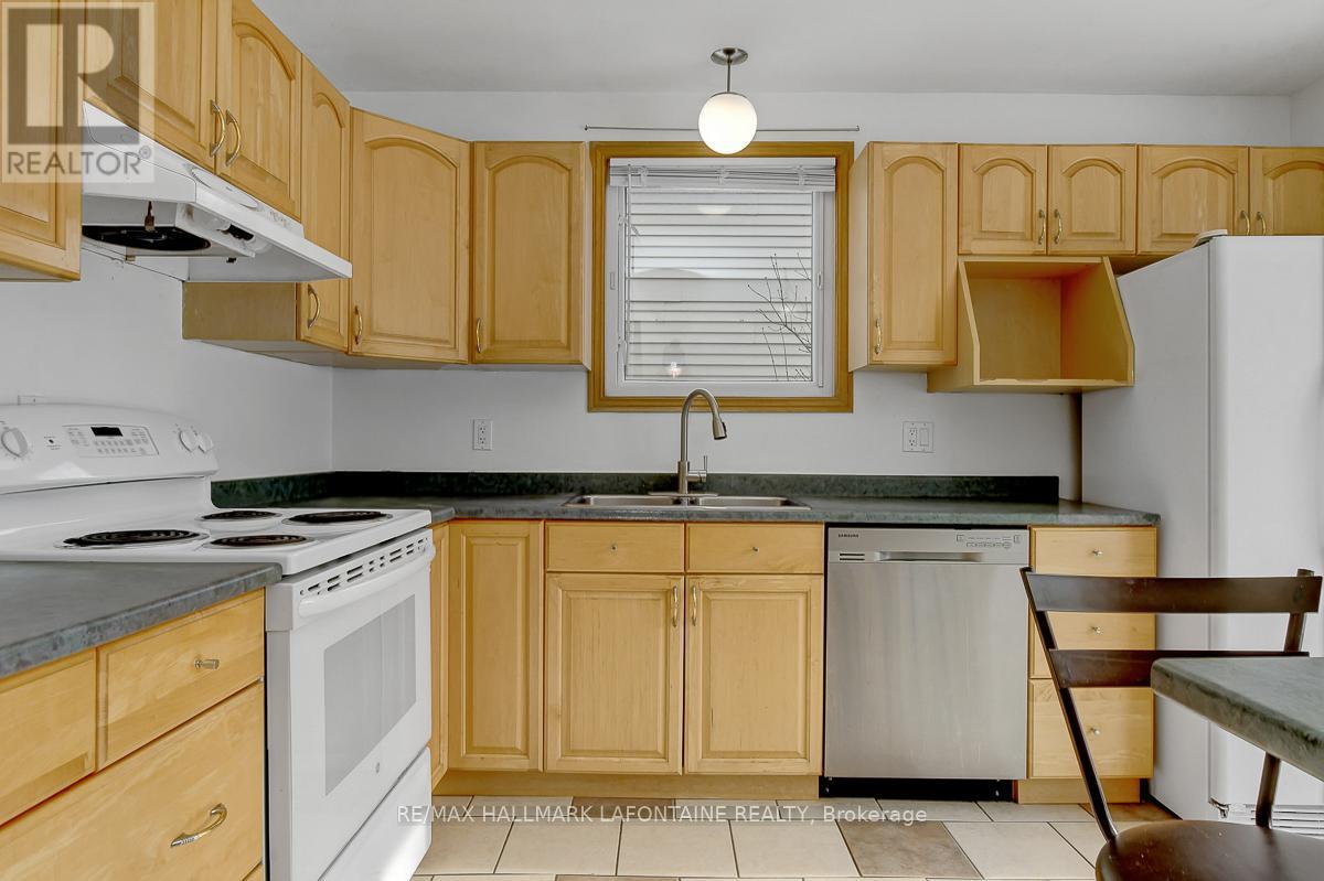 6128 Vineyard Drive, Ottawa, Ontario  K1C 2N6 - Photo 18 - X12804626