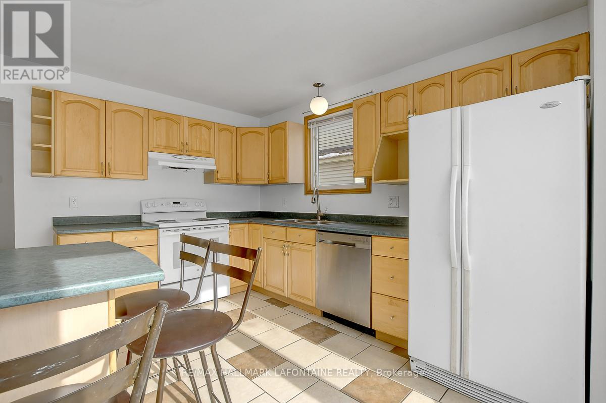 6128 Vineyard Drive, Ottawa, Ontario  K1C 2N6 - Photo 21 - X12804626