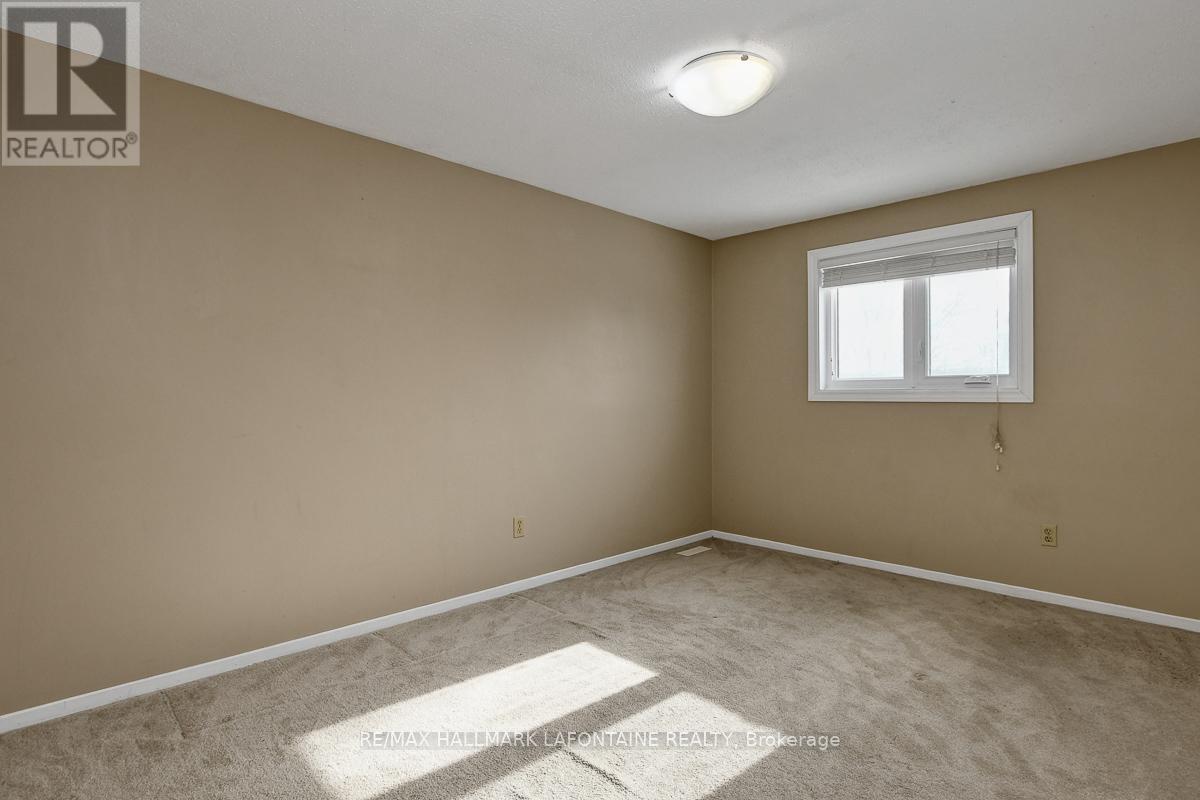 6128 Vineyard Drive, Ottawa, Ontario  K1C 2N6 - Photo 29 - X12804626