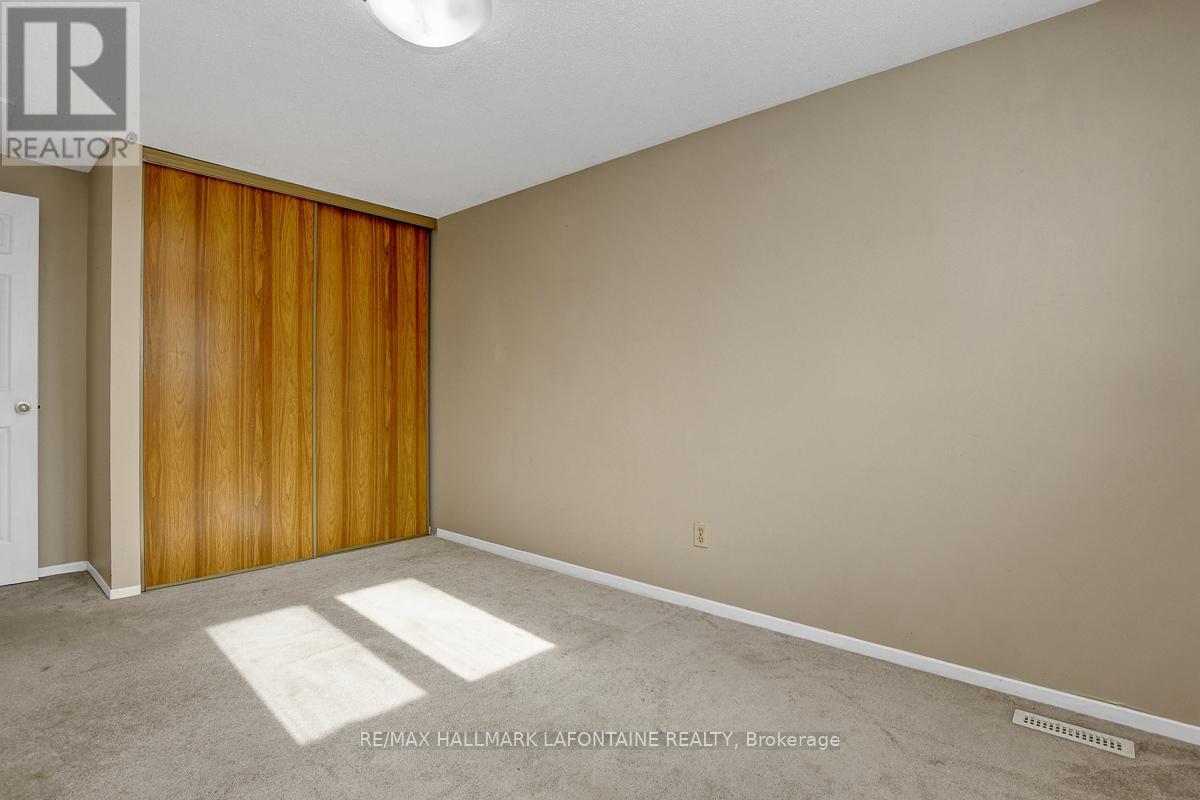 6128 Vineyard Drive, Ottawa, Ontario  K1C 2N6 - Photo 30 - X12804626